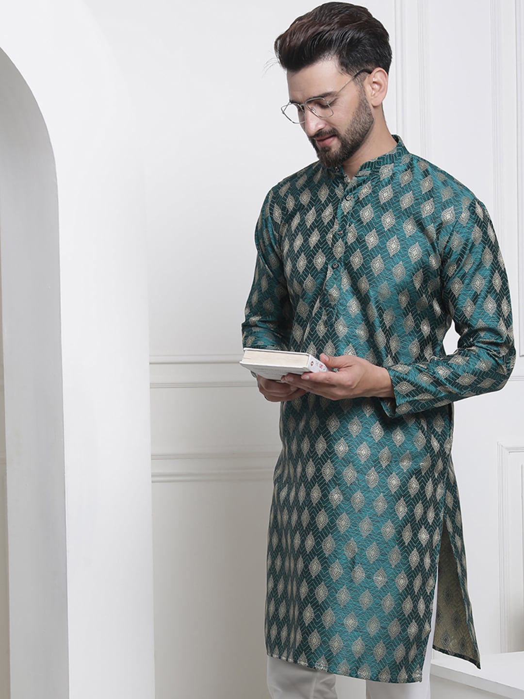 

SOJANYA Ethnic Motifs Woven Design Mandarin Collar Straight Kurta, Green
