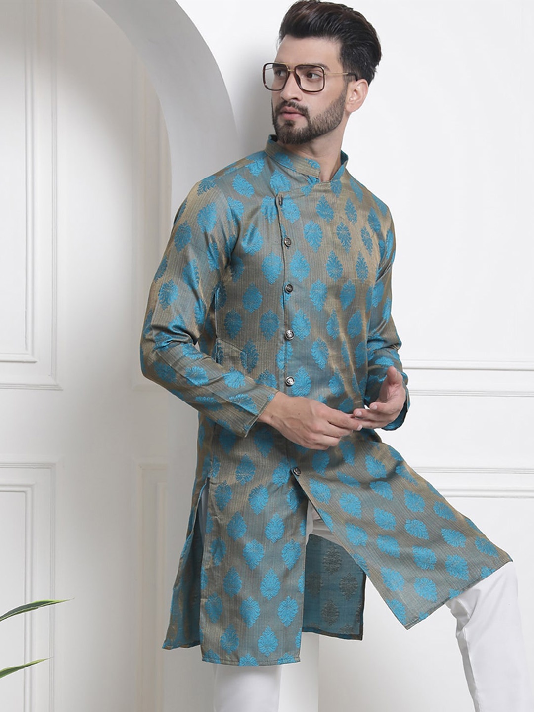 

SOJANYA Mandarin Collar Zari Ethnic Motif Printed Patchwork Kurta, Blue