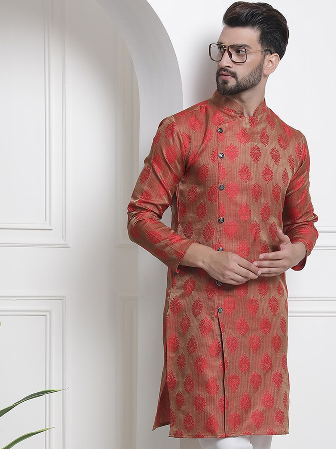 SOJANYA Mandarin Collar Ethnic Motif Thread Work Kurta, Red