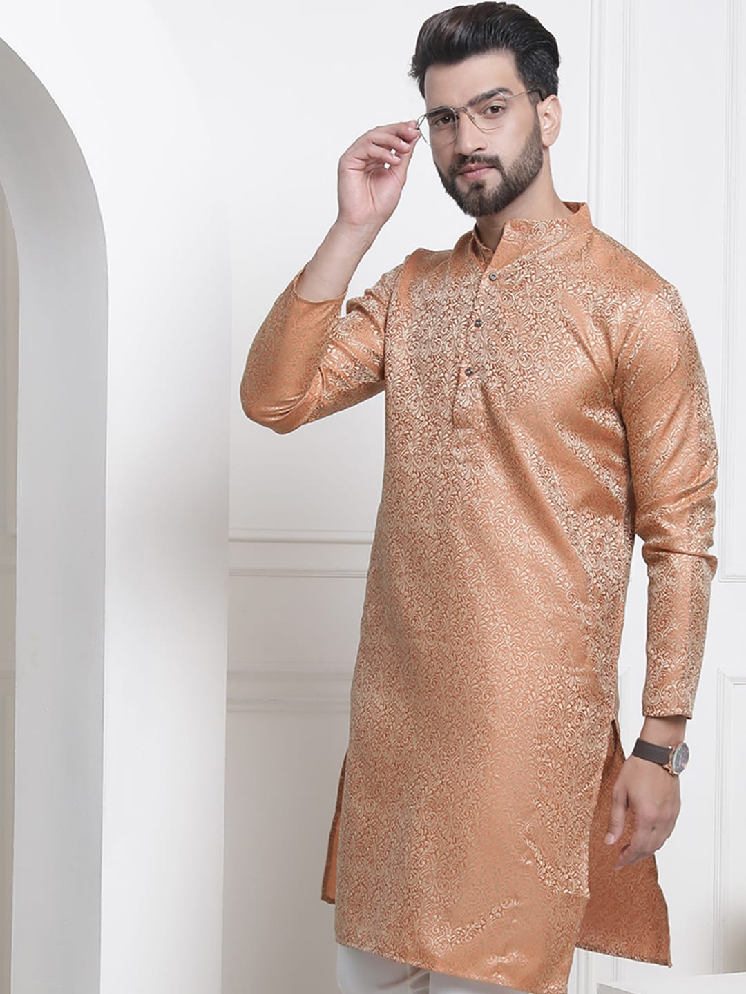 

SOJANYA Band Collar Ethnic Motifs Thread Work Kurta, Peach