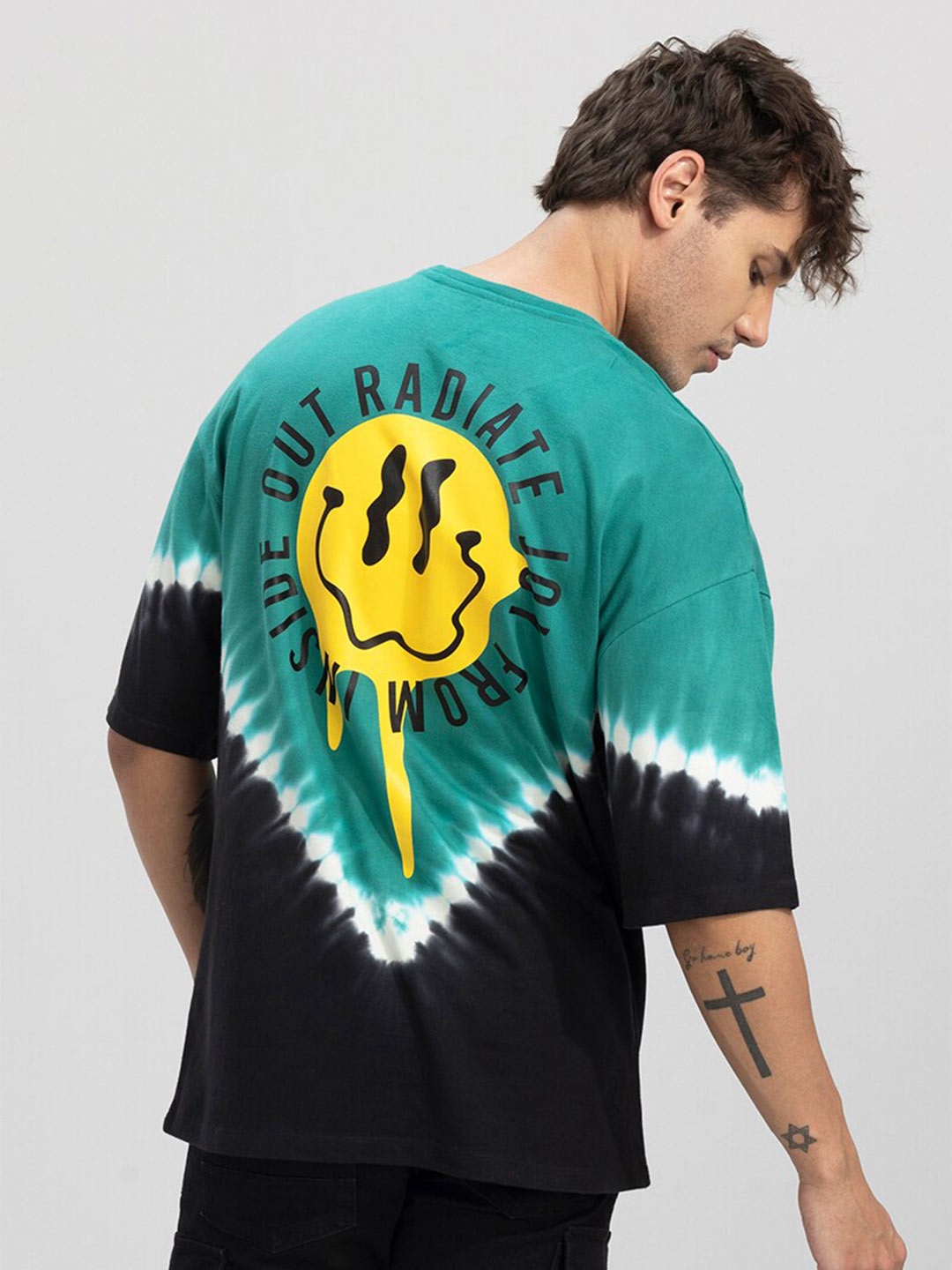 

Snitch Green & Black Tie & Dyed Drop-Shoulder Sleeves Oversized Cotton T-shirt