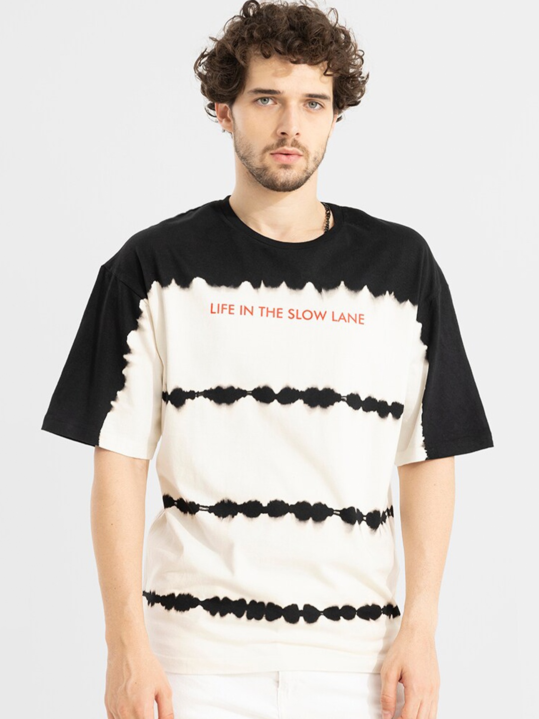 

Snitch White & Black Abstract Printed Cotton Oversized T-Shirt