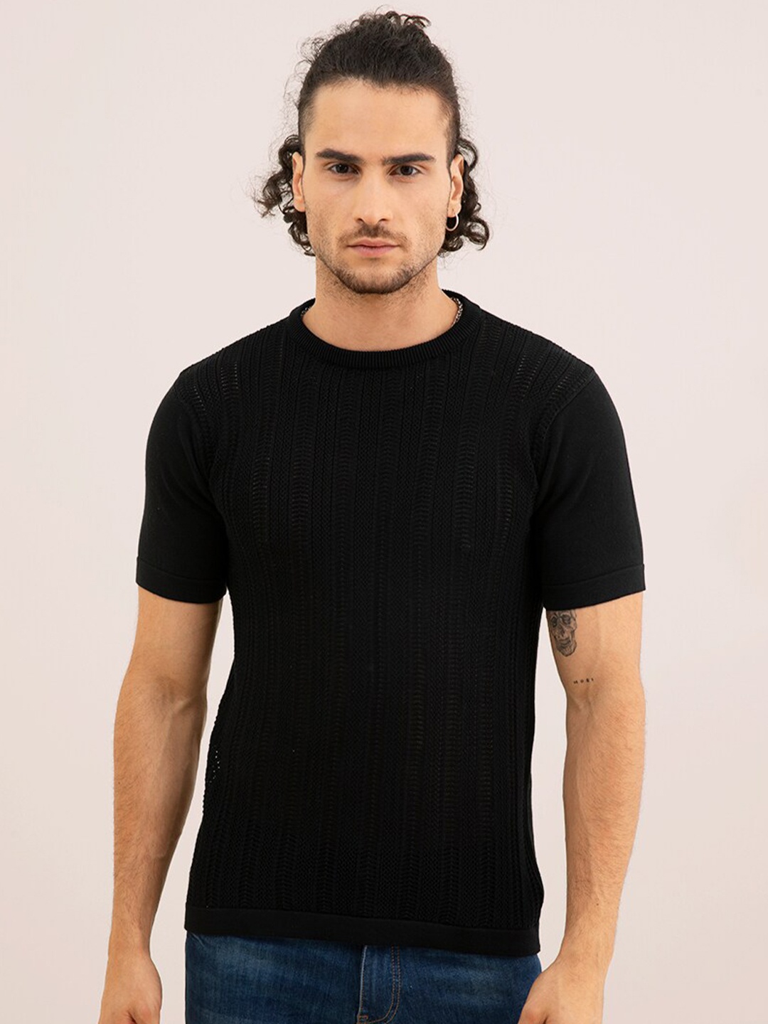

Snitch Black Self Design Slim Fit T-shirt