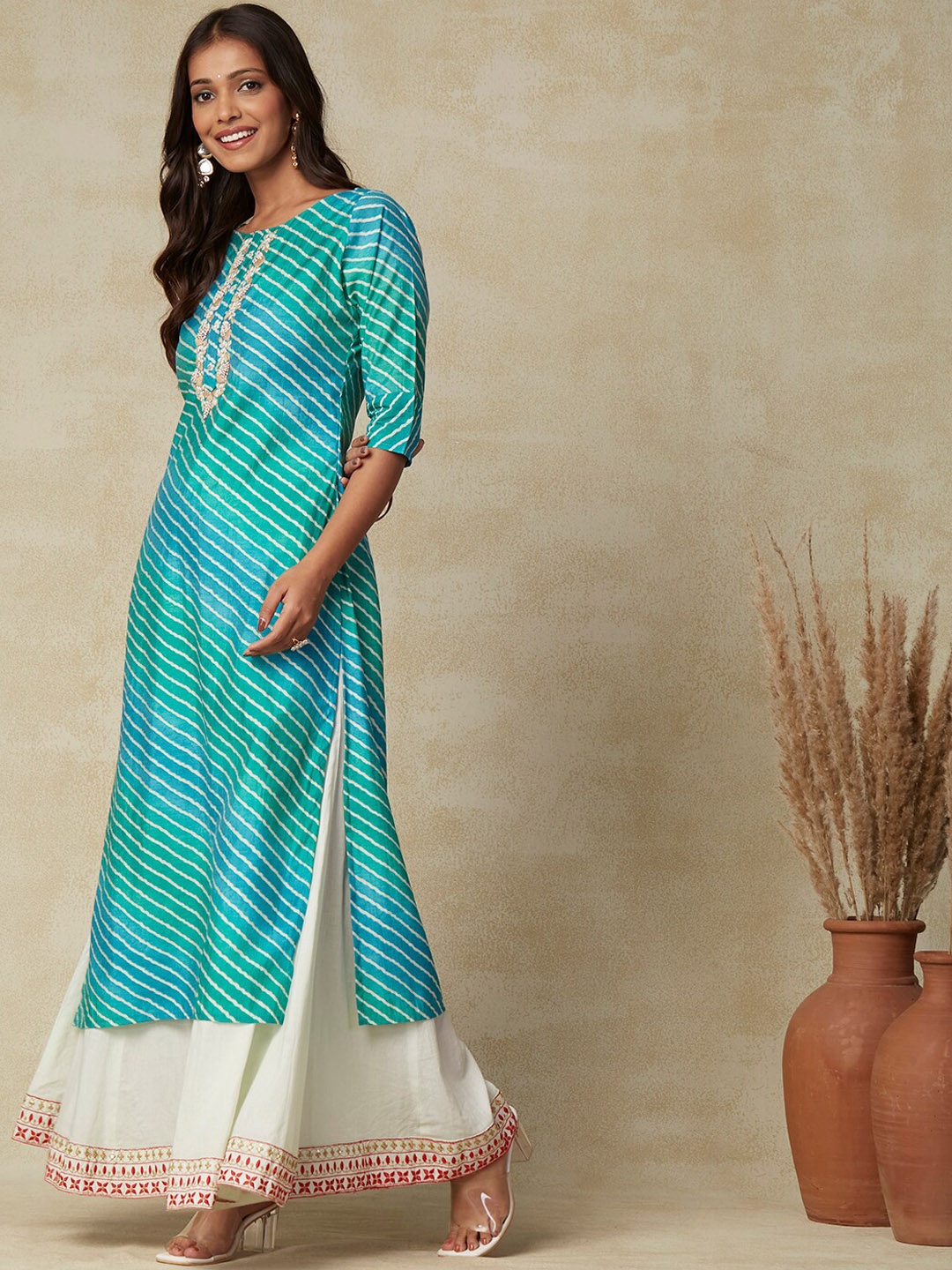 

FASHOR Green Leheriya Printed Thread Work detailed Straight Kurta