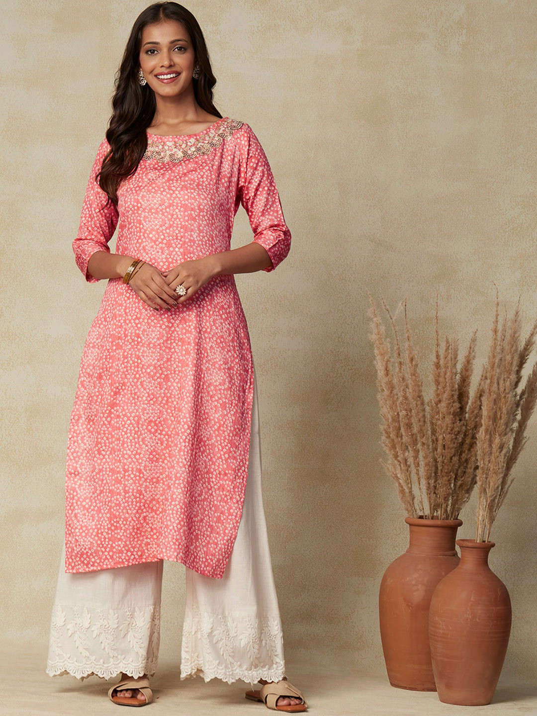 

FASHOR Pink Bandhani Printed Floral Embroidered Beads detailed Straight Kurta