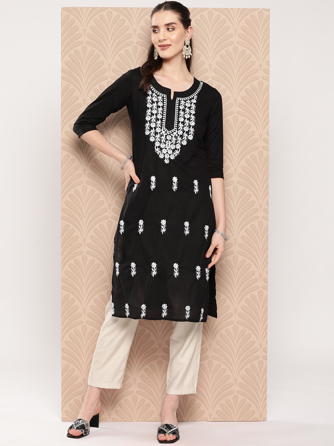 

Yufta Floral Embroidered Chikankari Pure Cotton Kurta, Black