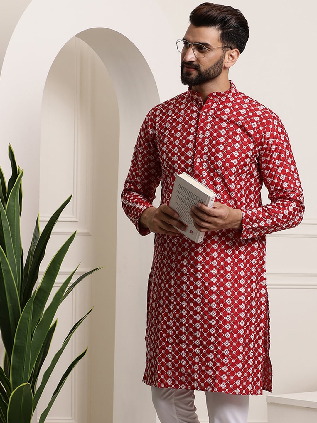 

SOJANYA Self Design Thread Work Mandarin Collar Kurta, Maroon
