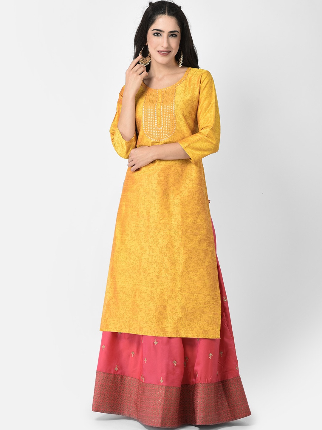 

Span Woven Design Three Quarter Sleeves Sequinned Kurta, Yellow