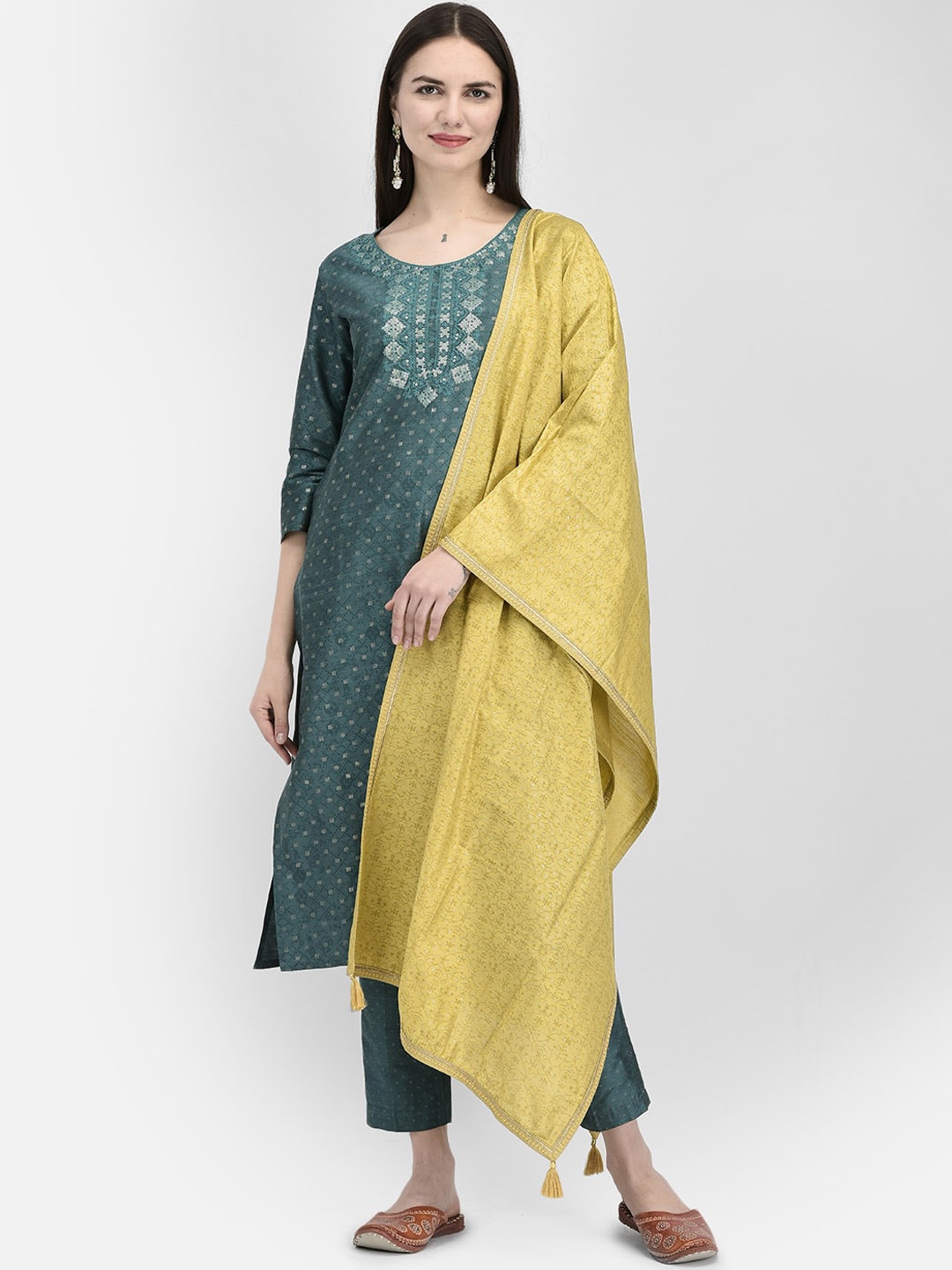 

Span Embroidered Sequinned Yoke Design Straight Kurta, Green