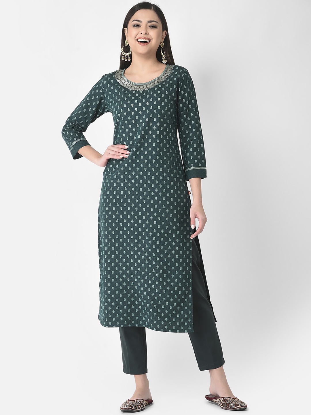 

Span Ethnic Motifs Embroidered Round Neck Straight Kurta, Green