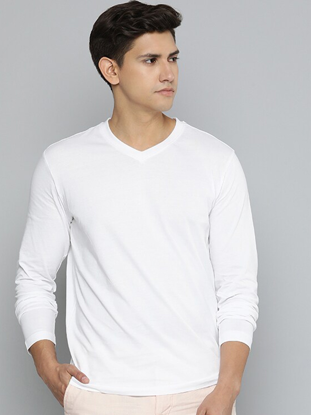 

Mast & Harbour White V-Neck Regular Fit Cotton T-shirt