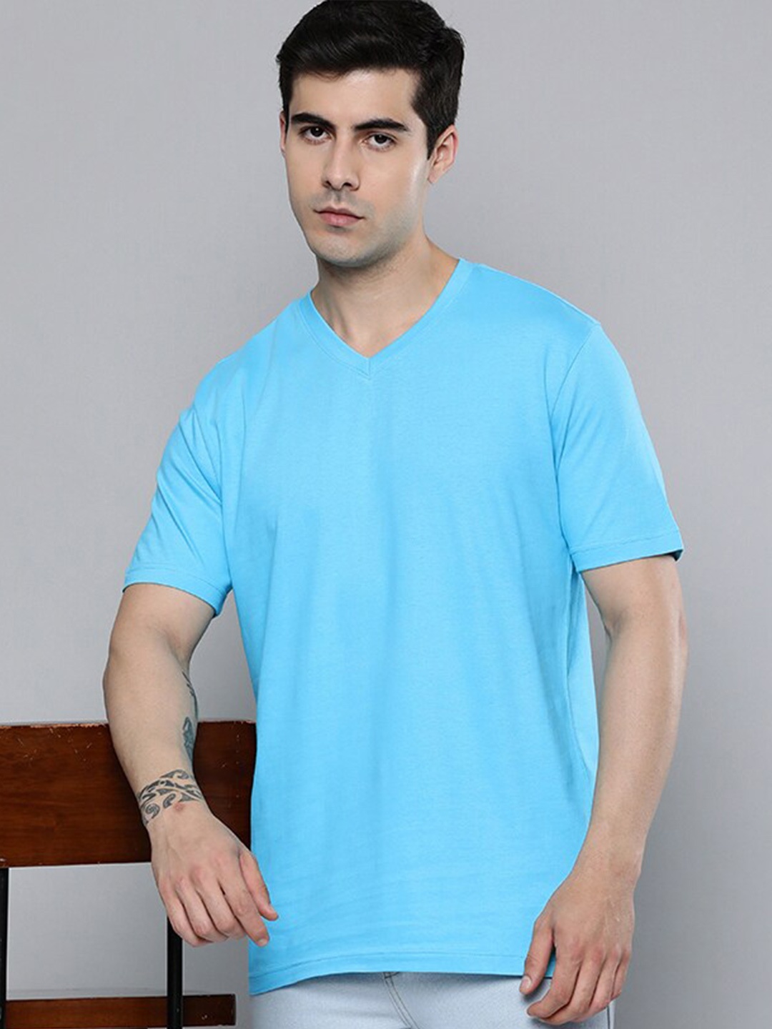 

Mast & Harbour Turquoise Blue V-Neck Regular Fit Cotton T-shirt