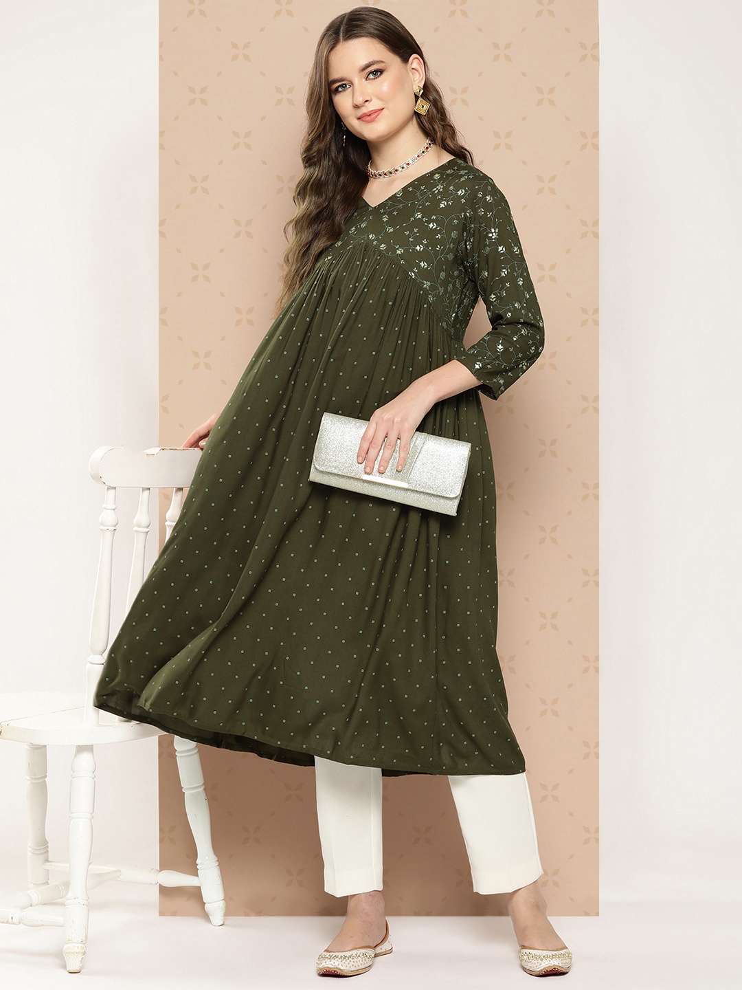 

Janasya Rayon Yoke Foil Printed A-Line Kurta, Olive