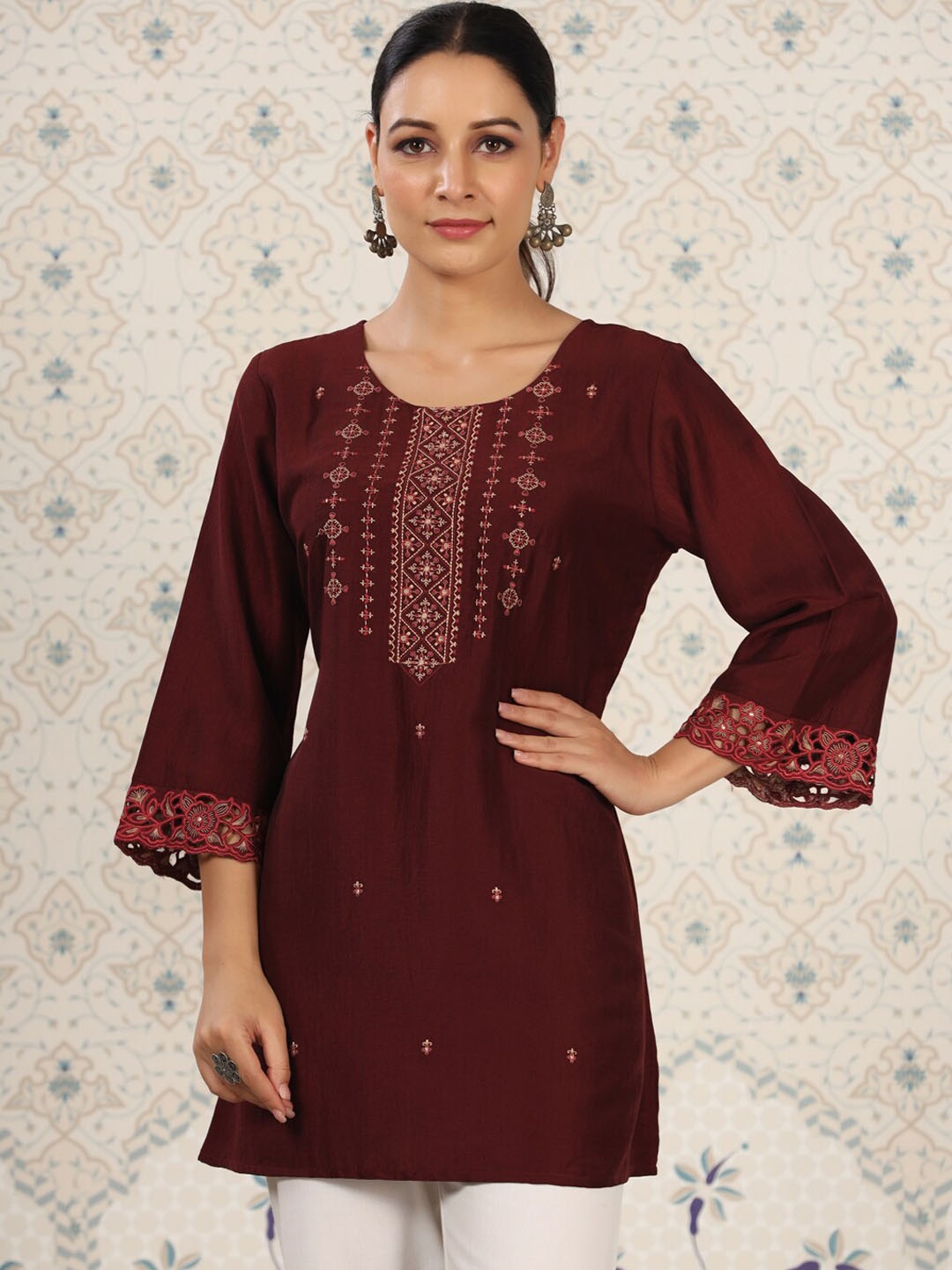 

Ode by House of Pataudi Maroon Ethnic Motifs Embroidered Kurta