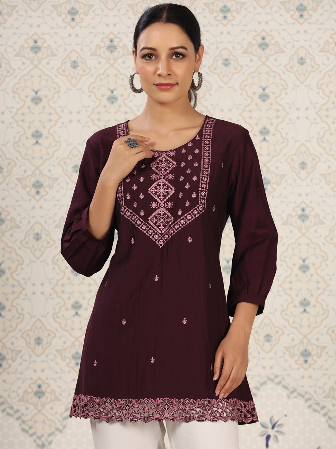 

Ode by House of Pataudi Magenta Ethnic Motifs Embroidered Kurta