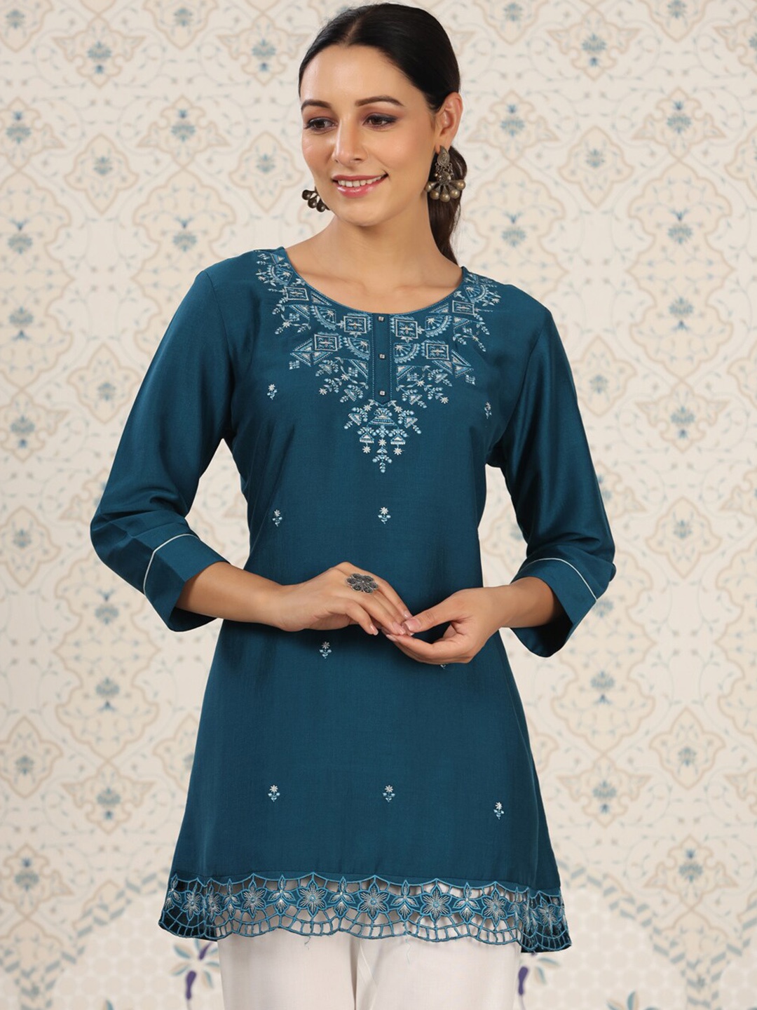 

Ode by House of Pataudi Teal Blue Ethnic Motifs Embroidered Kurta