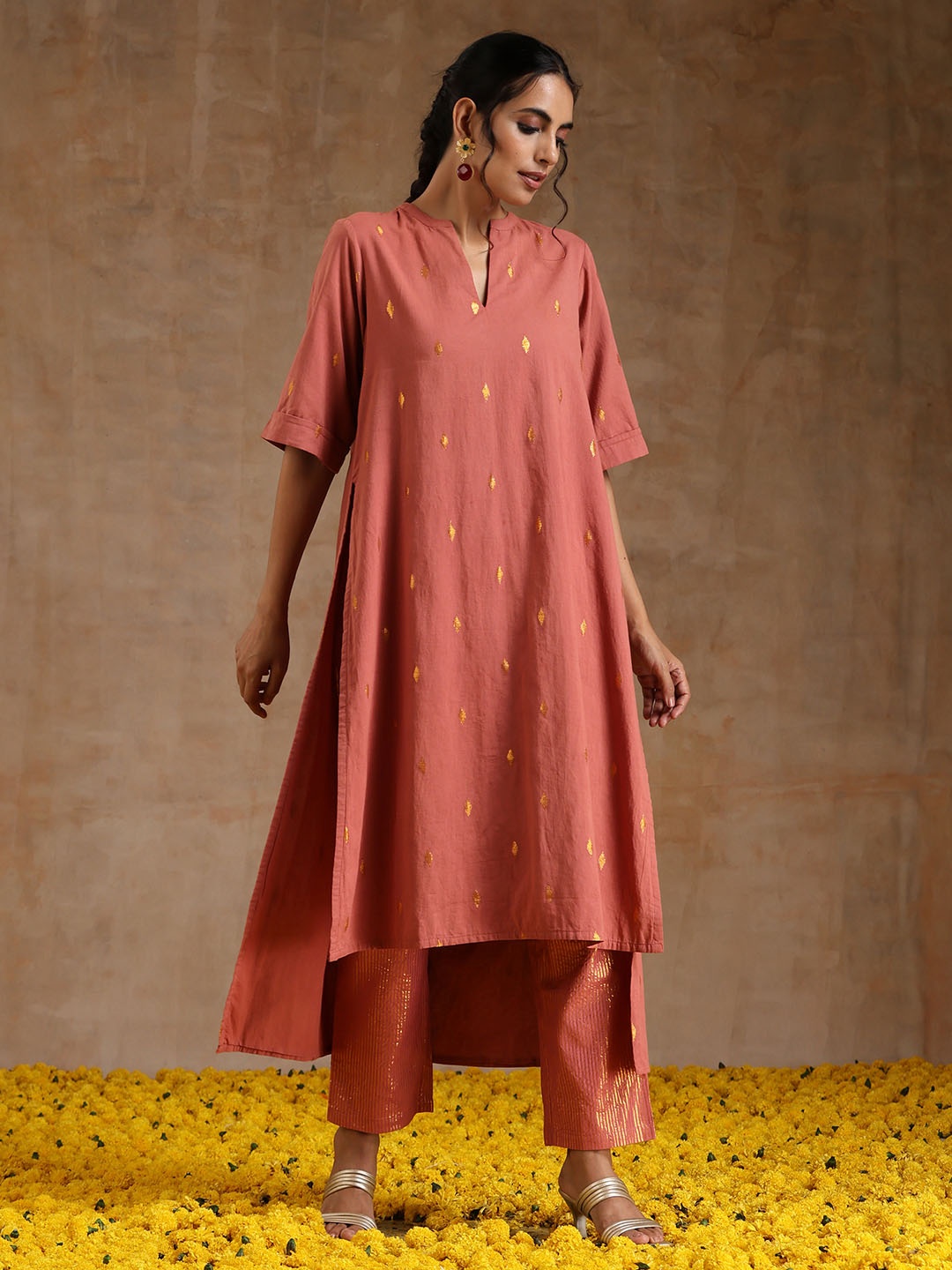 

trueBrowns Woven Design Mandarin Collar A-line Pure Cotton Kurta With Trousers, Coral