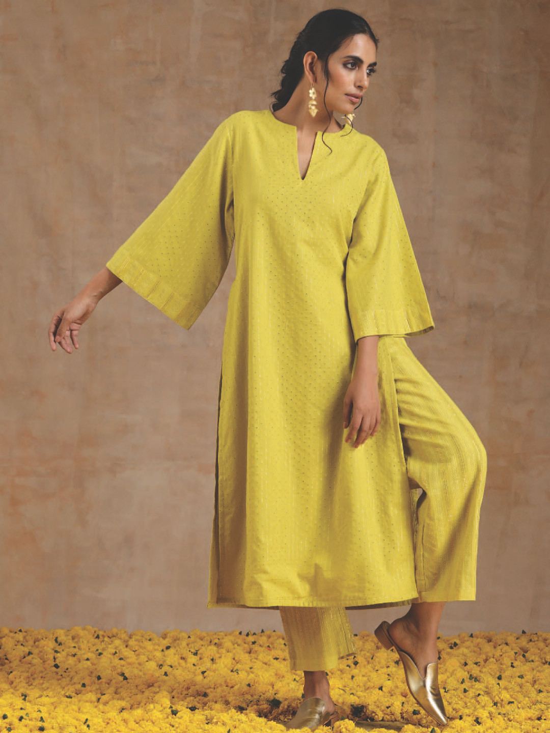 

trueBrowns Mandarin Collar Pure Cotton Kurta with Trousers, Lime green