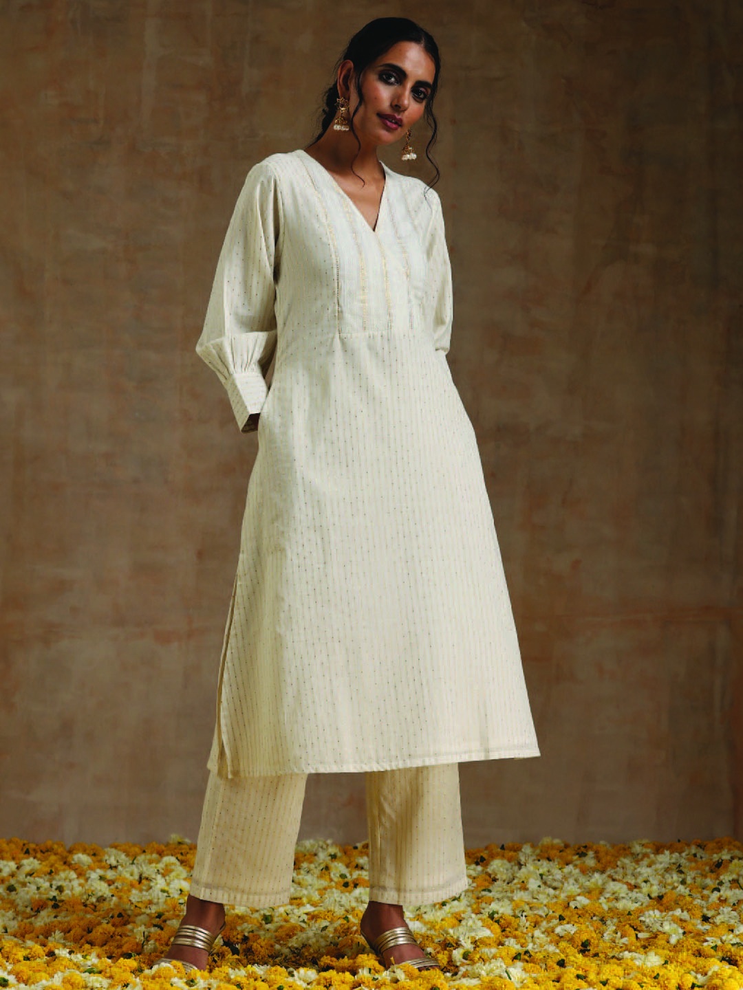 

trueBrowns Embroidered Empire Sequinned Pure Cotton Kurta with Trousers, Off white