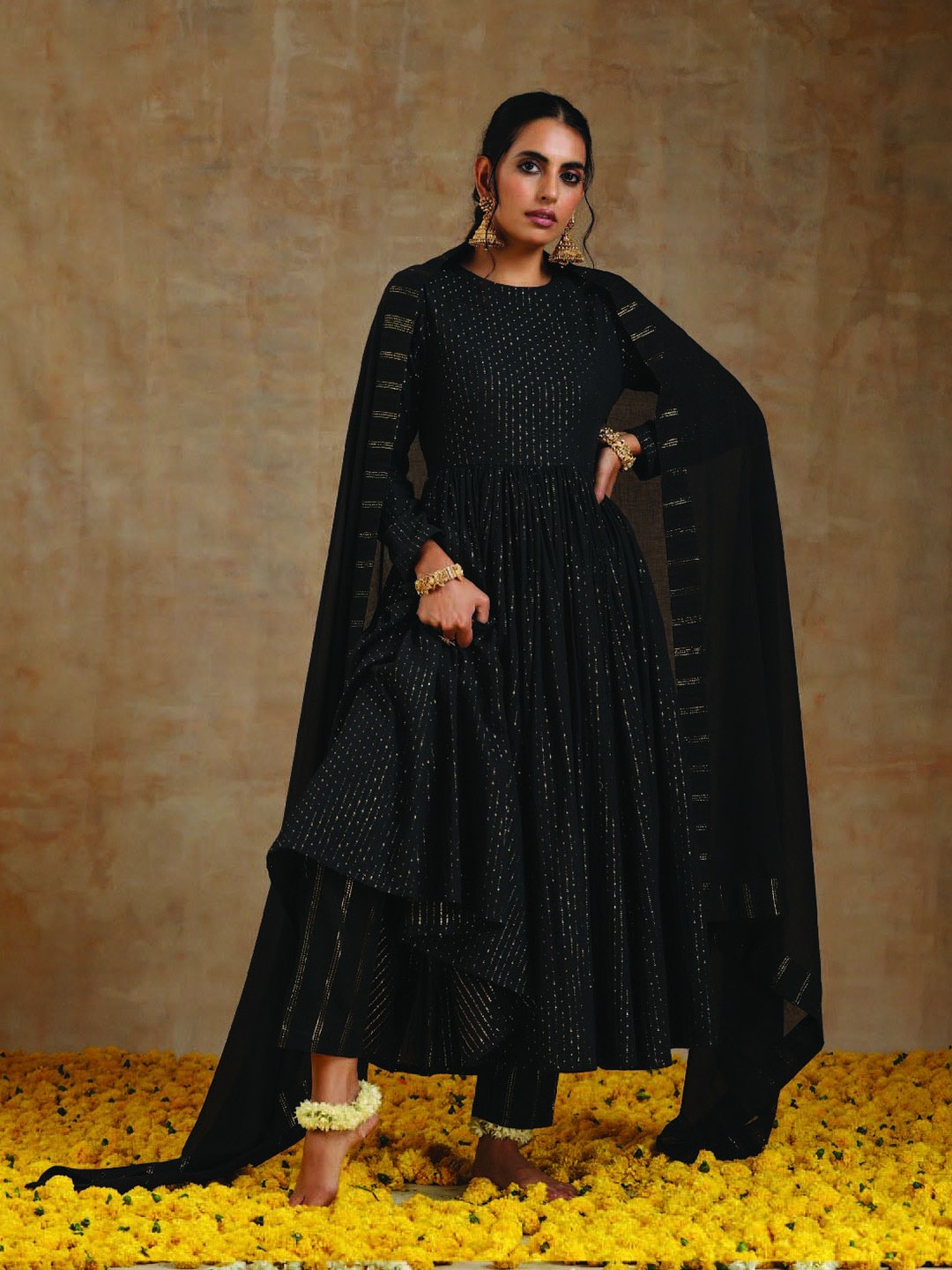 

trueBrowns Woven Design Pure Cotton Anarkali Kurta & Trousers, Black