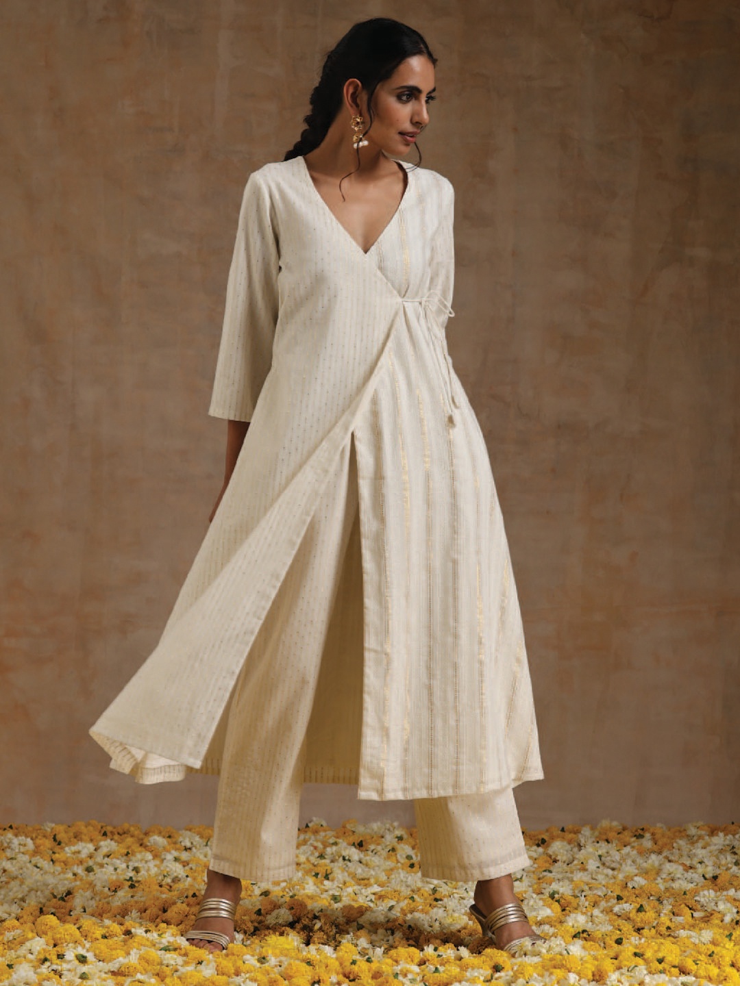 

trueBrowns Woven Design Angrakha Pure Cotton Kurta With Trousers, Off white