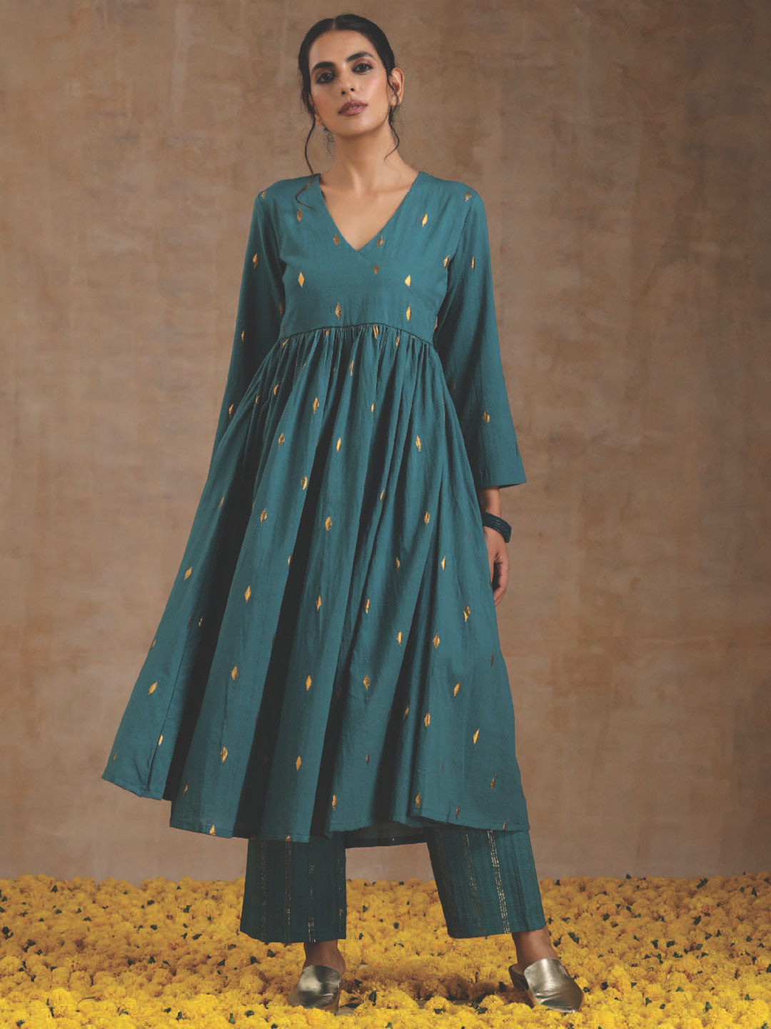 

trueBrowns Woven Design V-Neck Collar Anarkali Pure Cotton Kurta With Trousers, Teal