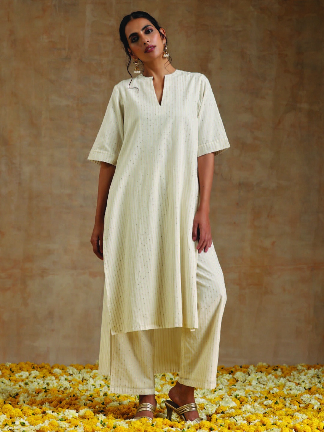 

trueBrowns Embroidered Regular Pure Cotton Kurta With Palazzos, Off white