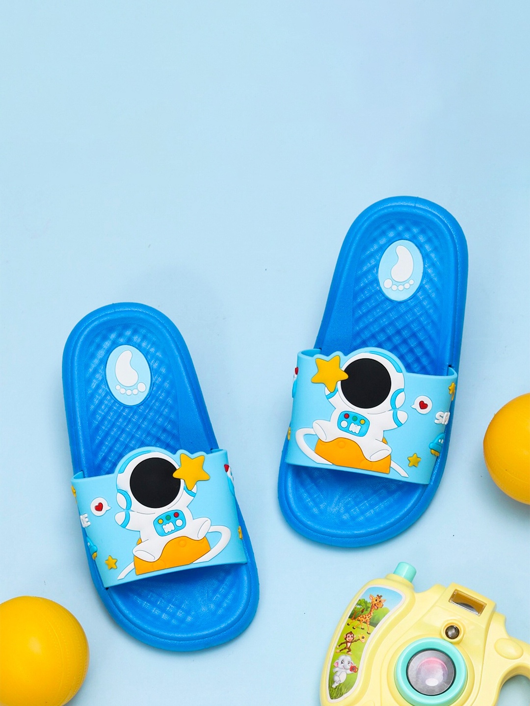 

Yellow Bee Boys Star Astronaut Printed Rubber Sliders, Blue