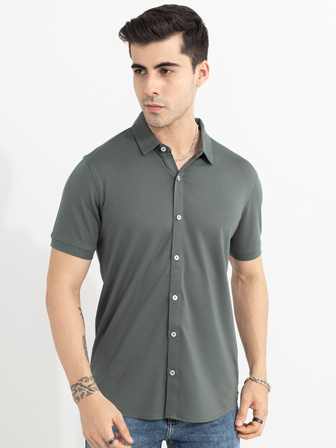 

Snitch Olive Green Classic Spread Collar Slim Fit Cotton Casual Shirt