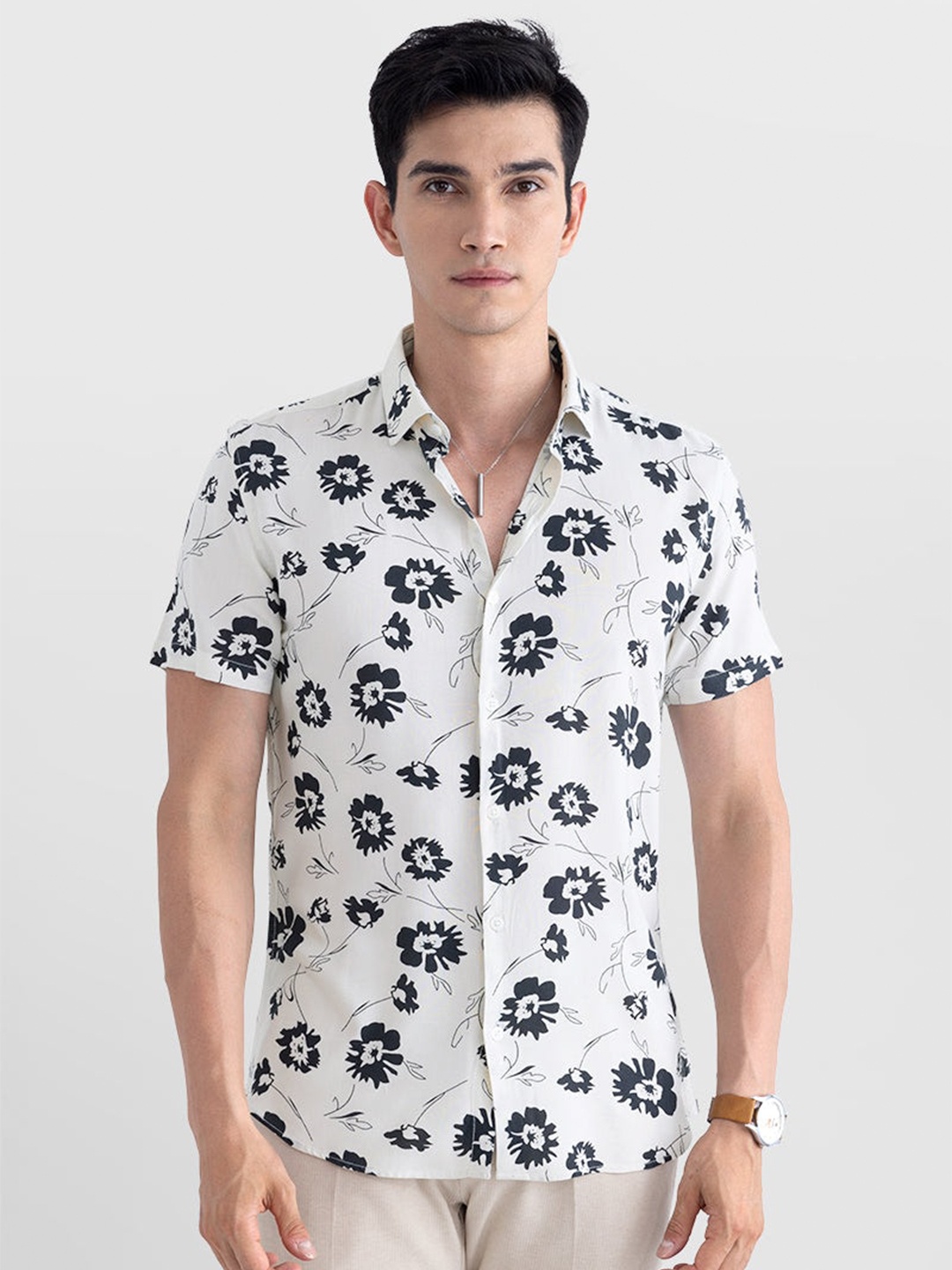 

Snitch White Floral Printed Spread Collar Classic Slim Fit Casual Shirt