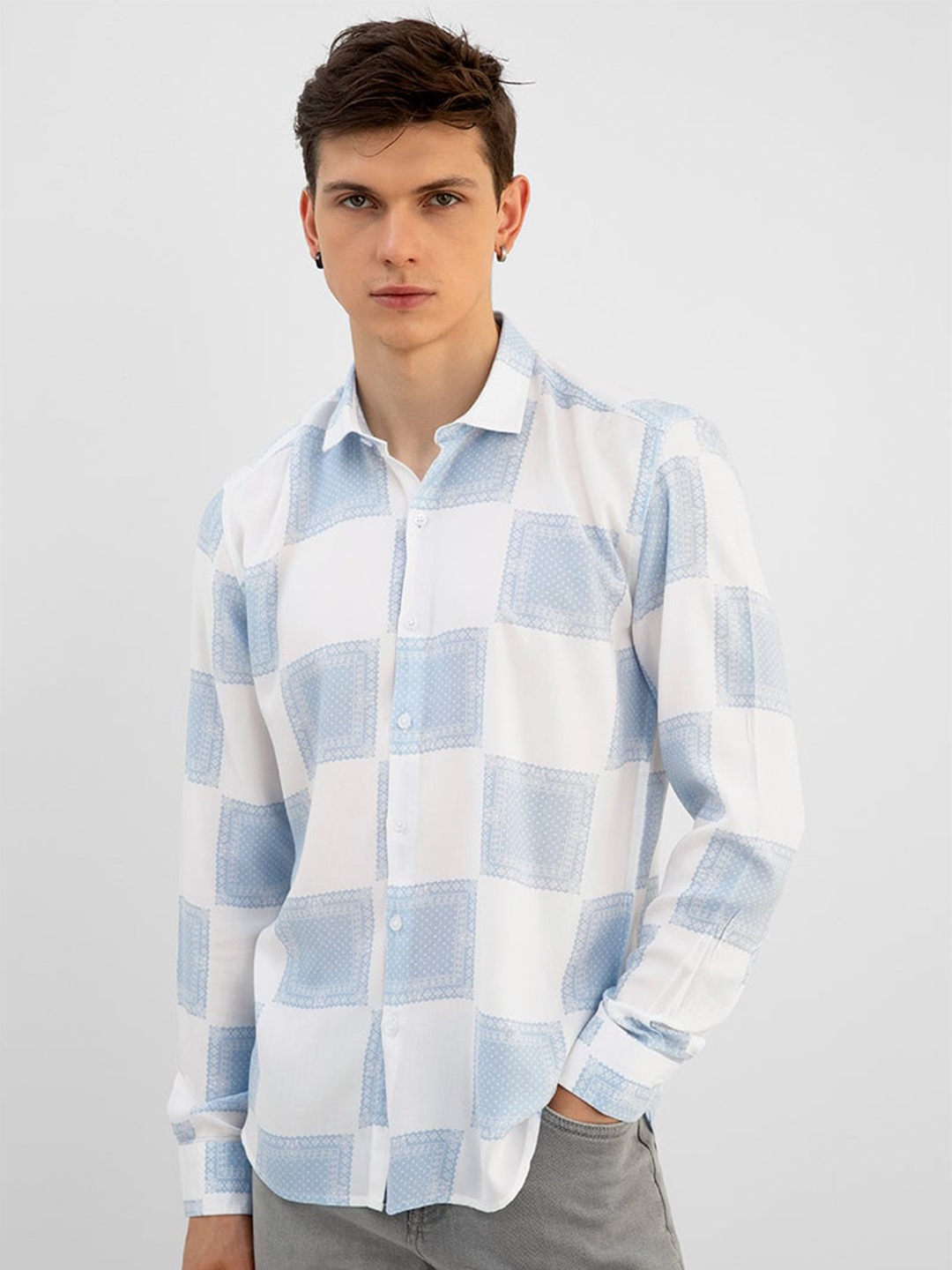 

Snitch Blue Geometric Printed Classic Slim Fit Opaque Casual Shirt