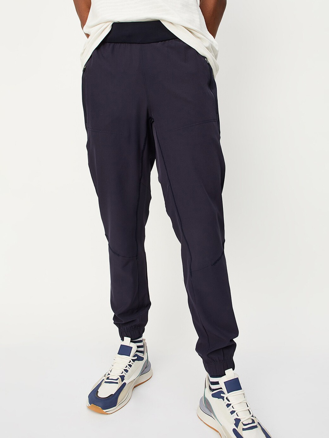 

max Men Mid-Rise Joggers, Blue