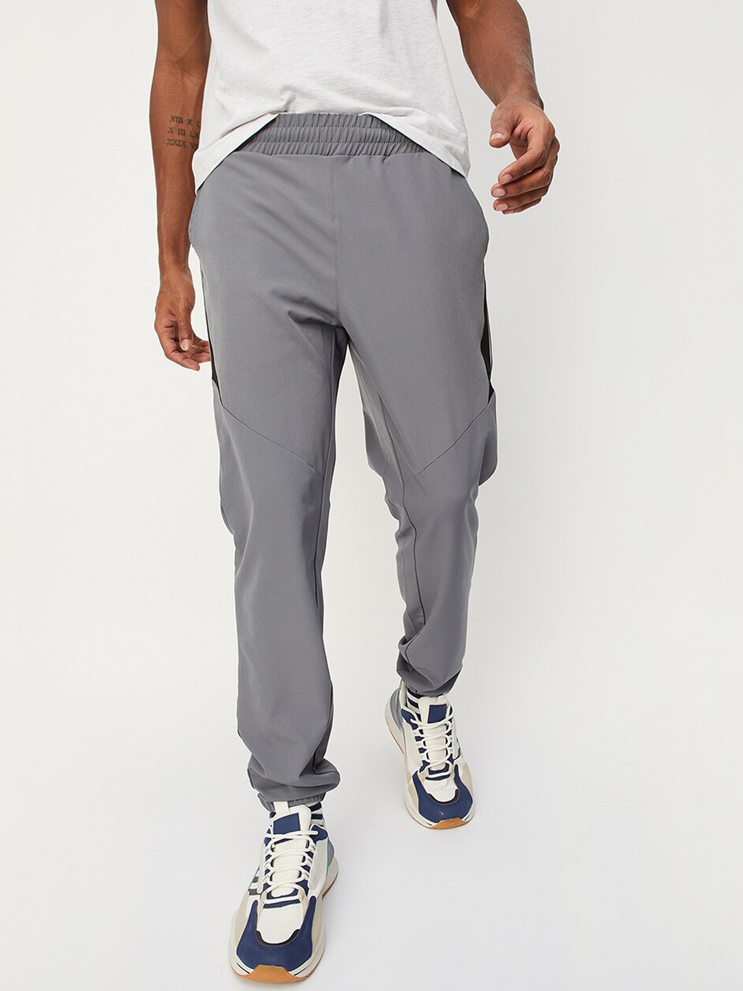 

max Men Mid-Rise Joggers, Grey