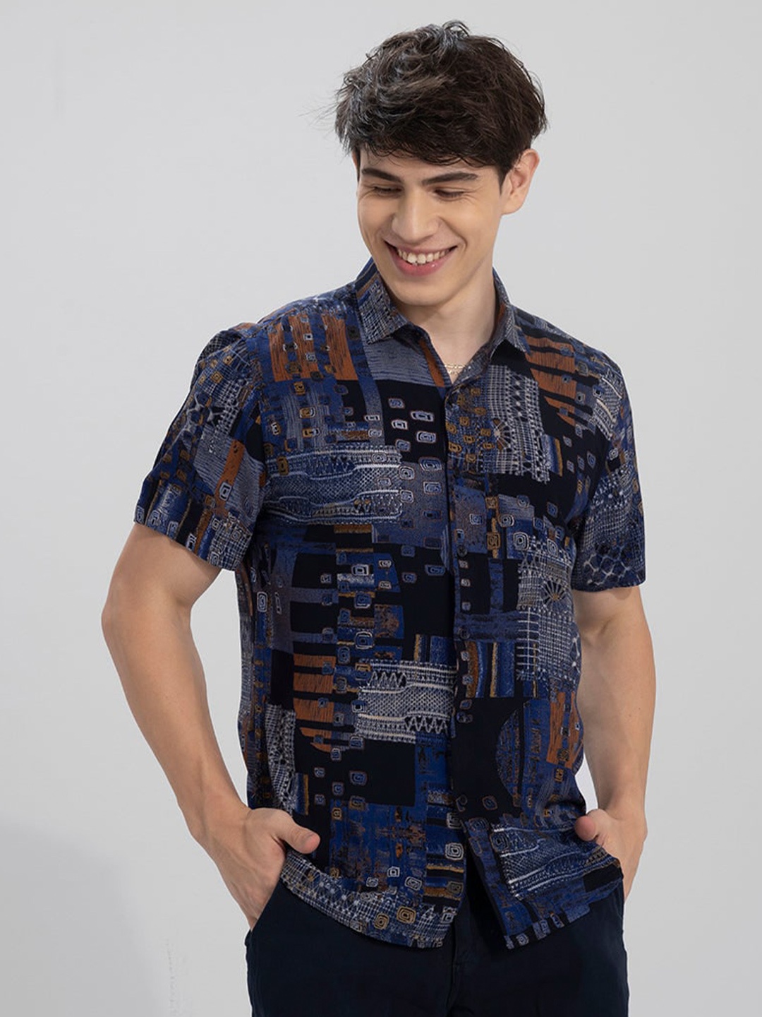 

Snitch Blue Abstract Printed Classic Slim Fit Cotton Casual Shirt