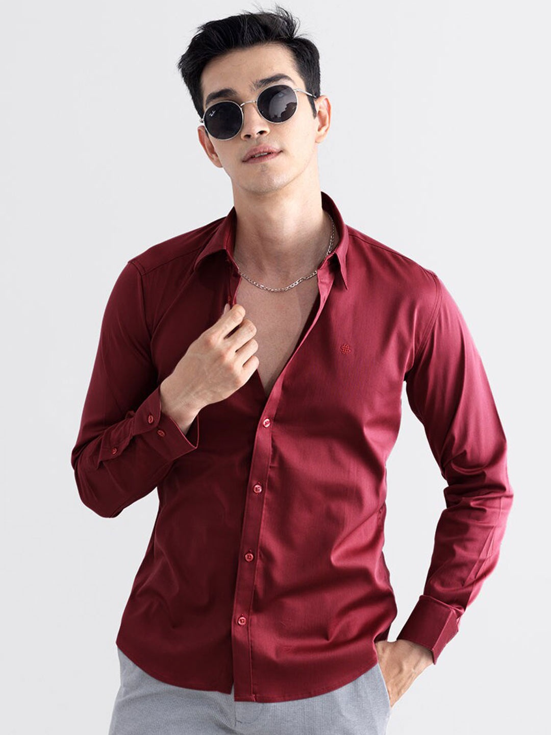 

Snitch Red Classic Slim Fit Cotton Casual Shirt