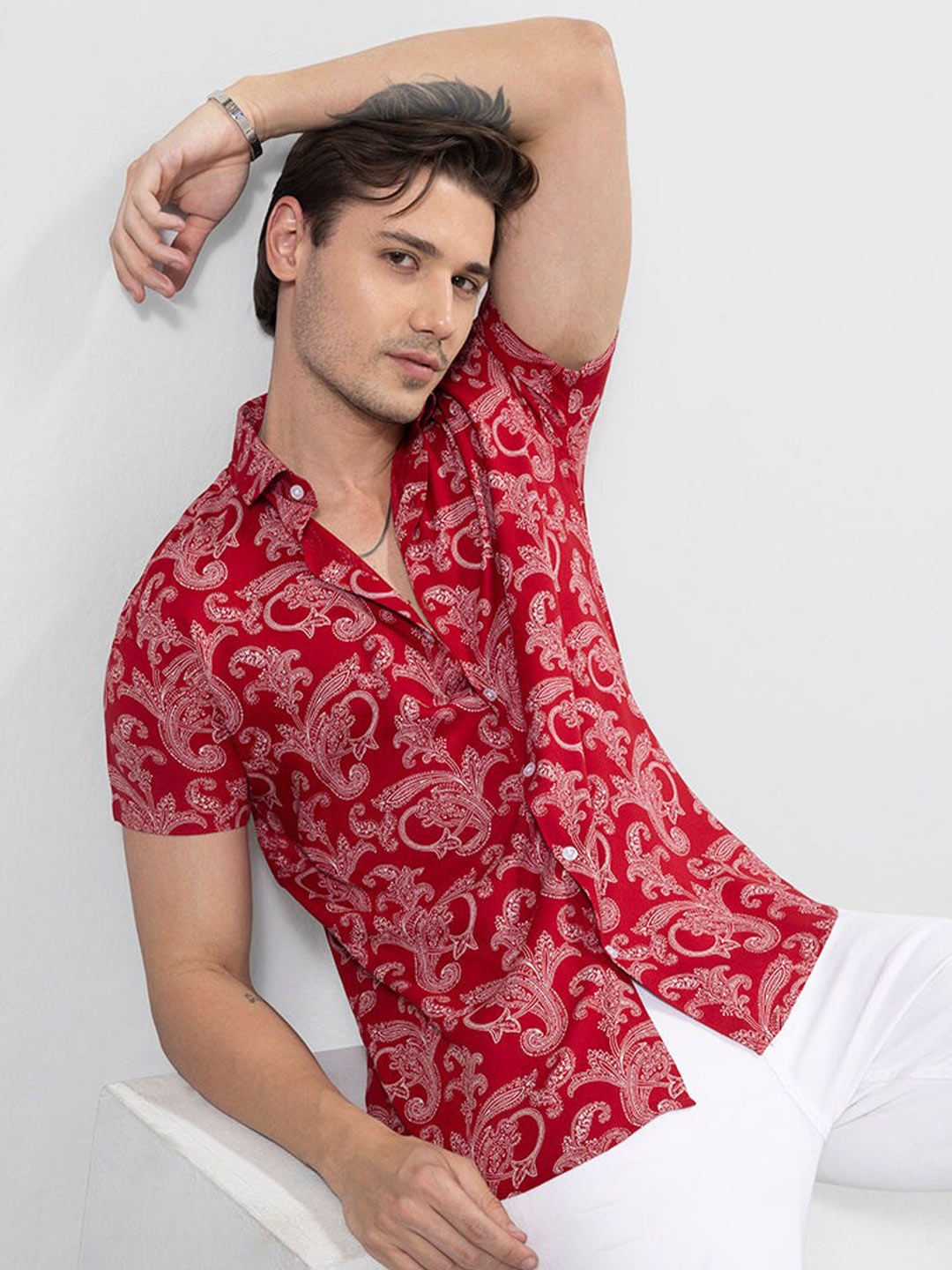 

Snitch Red Classic Slim Fit Floral Ethnic Motifs Printed Casual Shirt