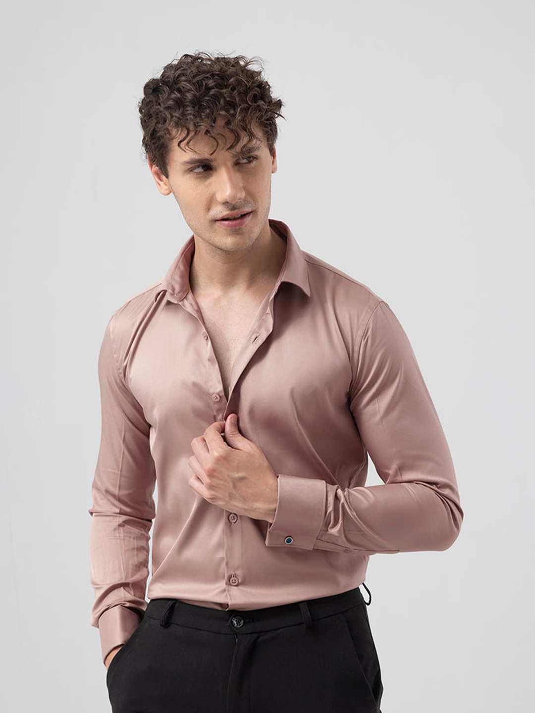 

Snitch Men Peach-Coloured Classic Slim Fit Opaque Casual Shirt