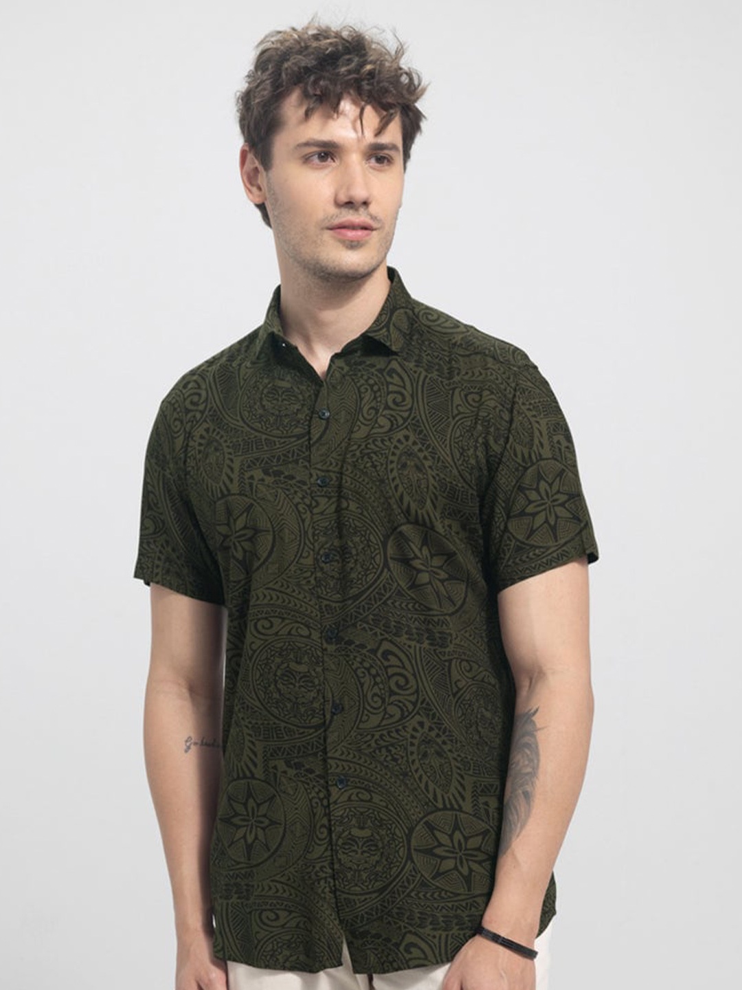 

Snitch Green & Black Classic Tribal Printed Slim Fit Casual Shirt