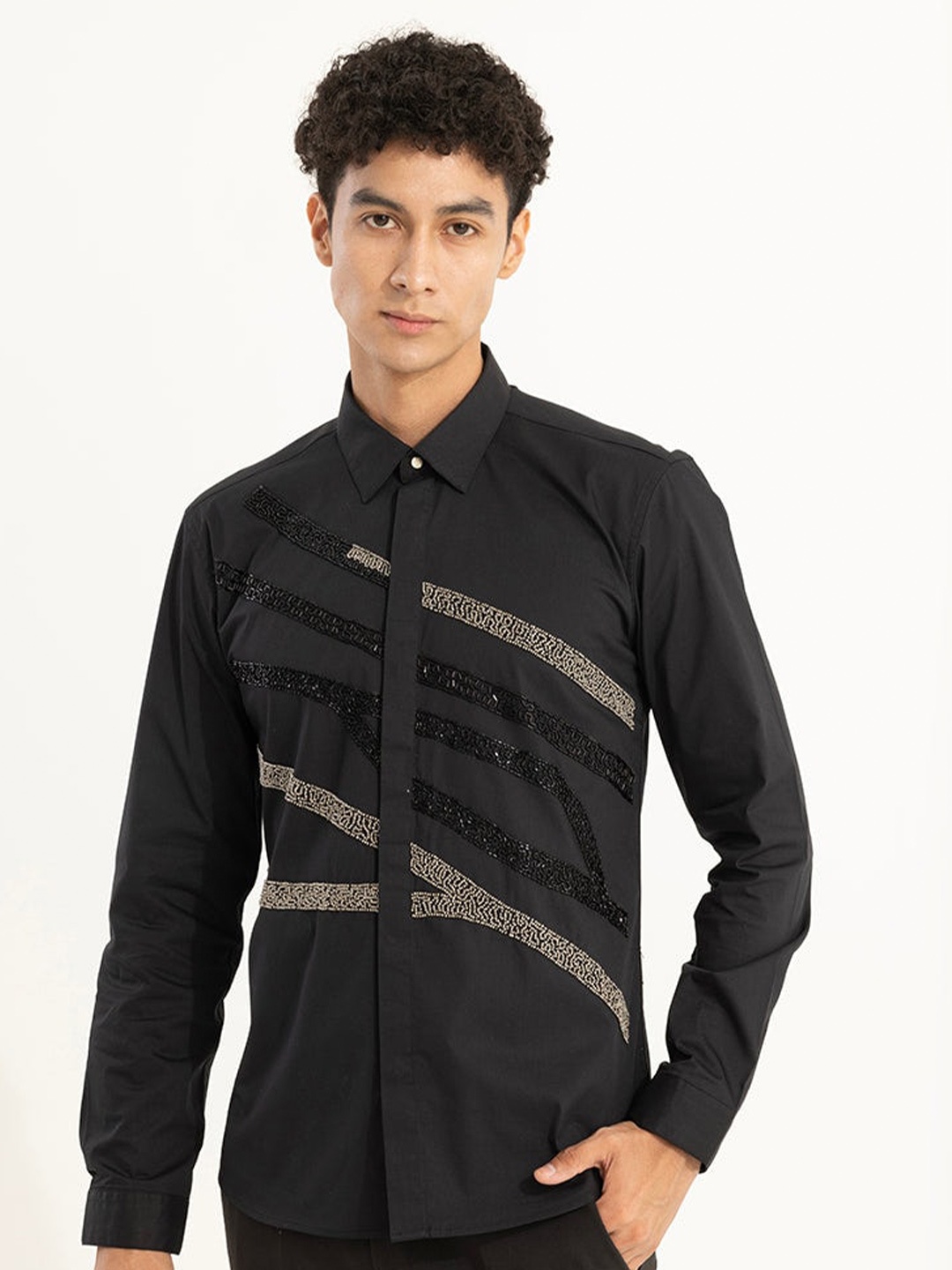 

Snitch Black Classic Slim Fit Embellished Cotton Casual Shirt