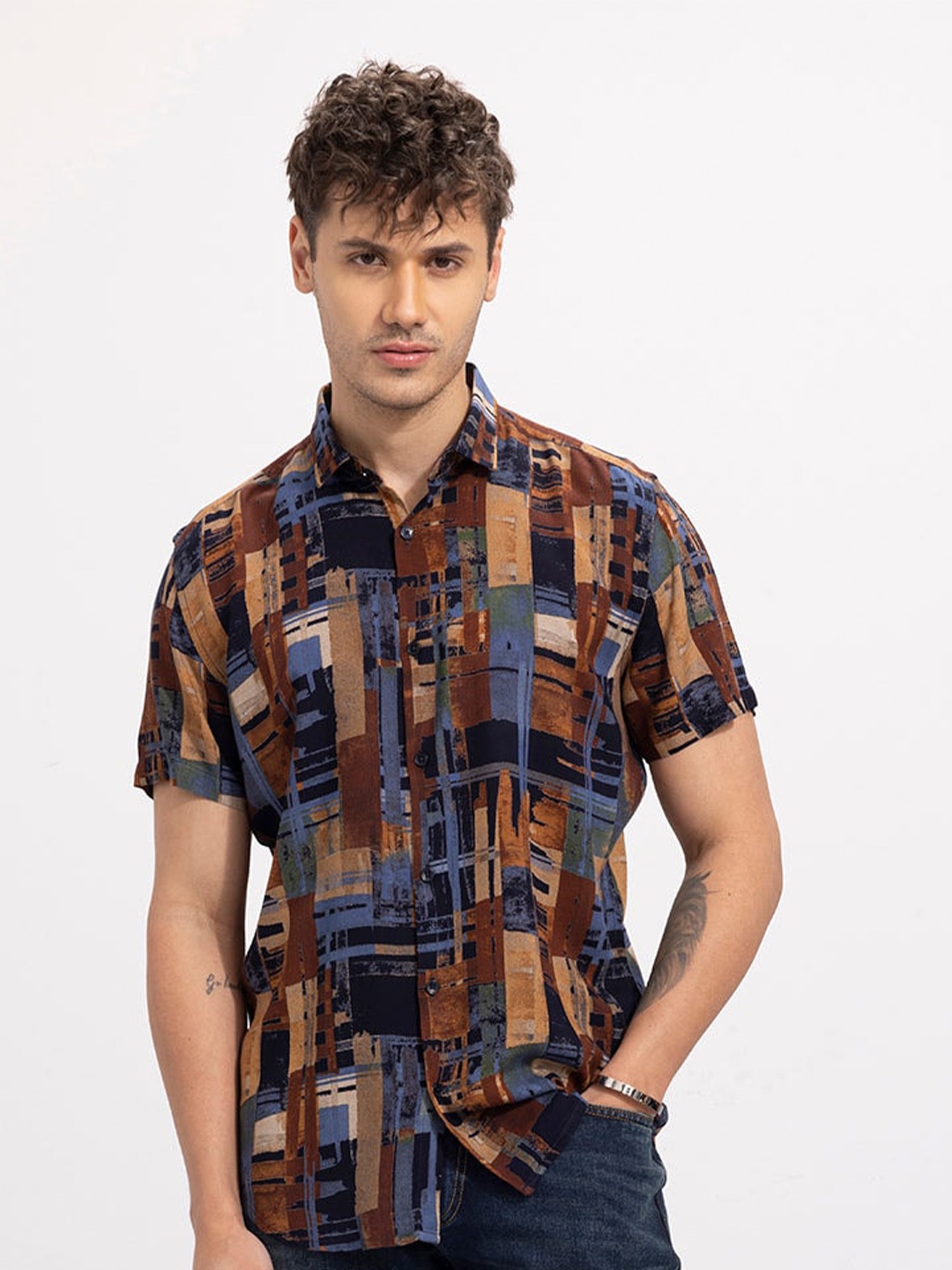 

Snitch Men Brown & Blue Classic Abstract Printed Slim Fit Cotton Casual Shirt