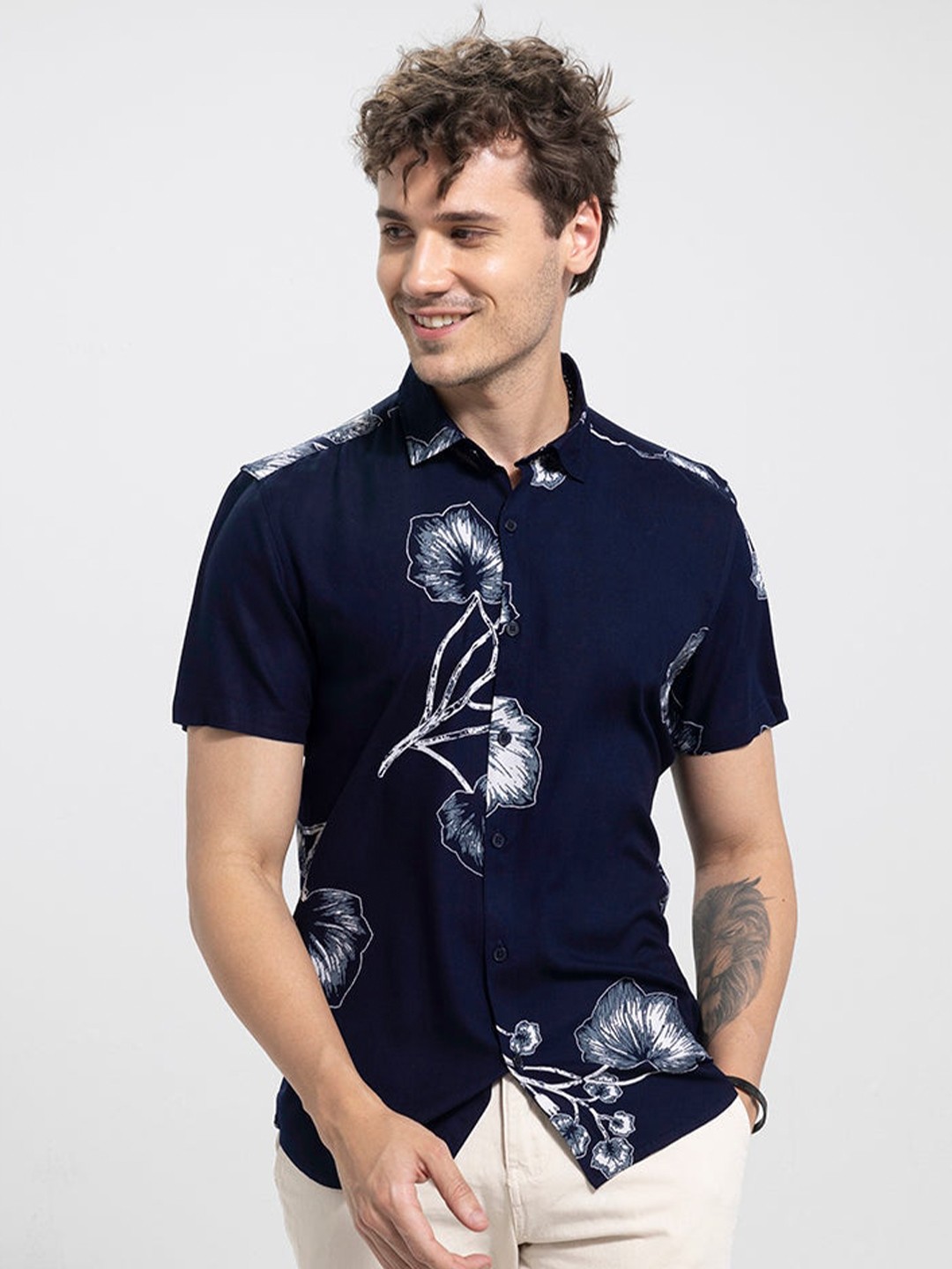 

Snitch Navy Blue Classic Floral Printed Spread Collar Slim Fit Casual Shirt