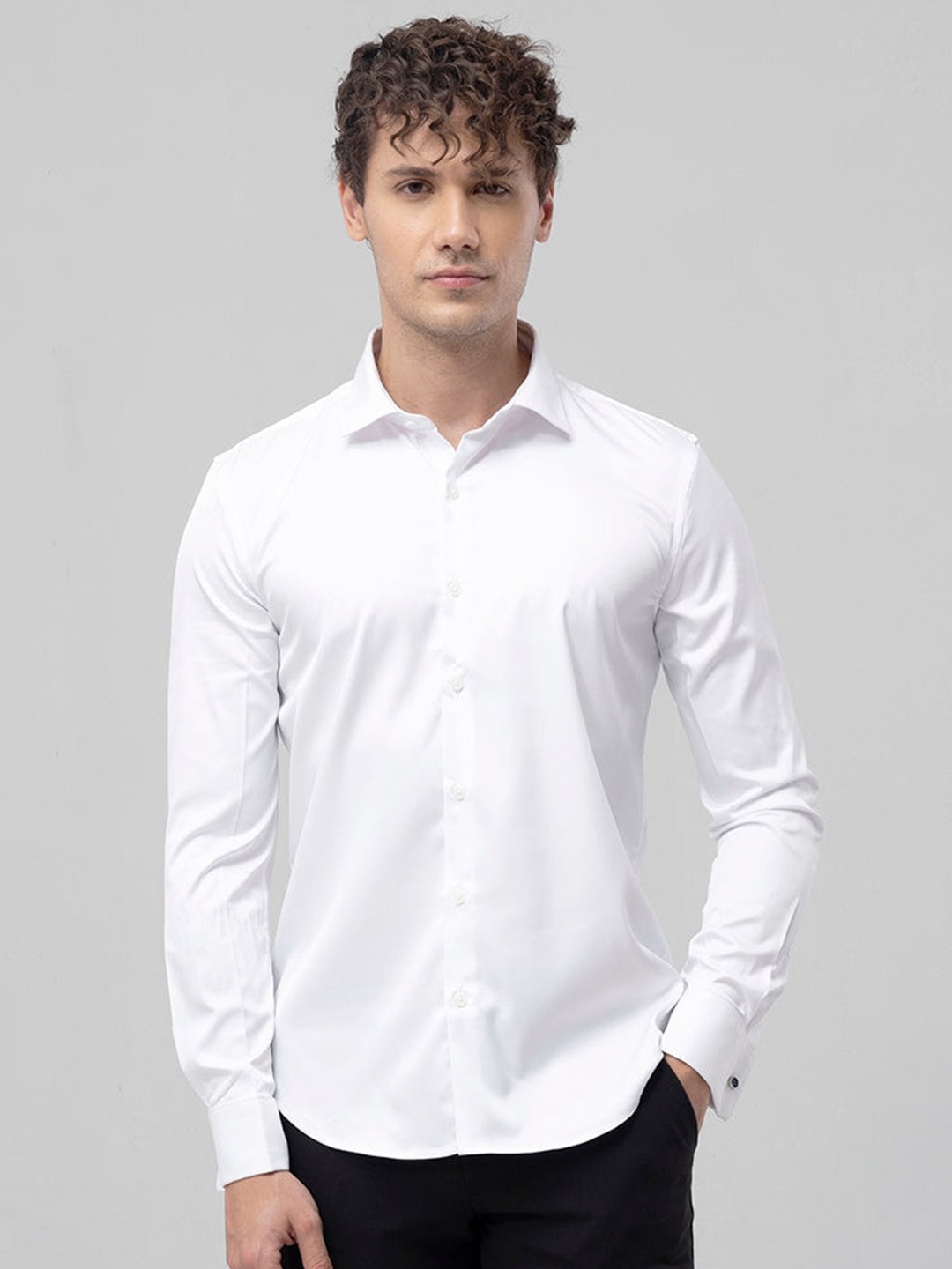

Snitch White Classic Spread Collar Slim Fit Cotton Casual Shirt