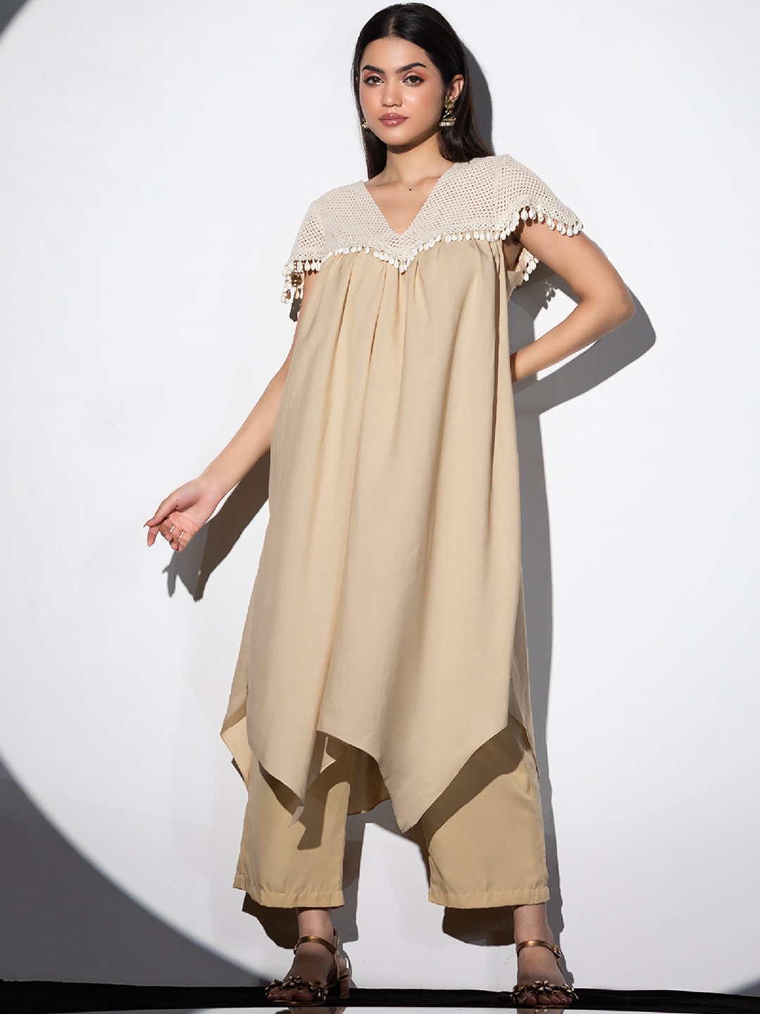 

Swtantra Yoke Or Border Lace Embellised A-Line Kurta With Trousers, Beige