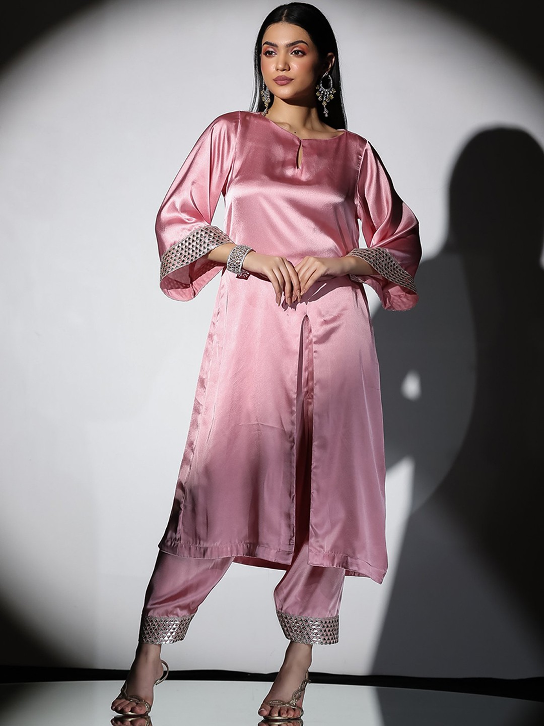 

Swtantra Key Hole neck Flared Sleeve Embellished Kurta With Trouser, Pink