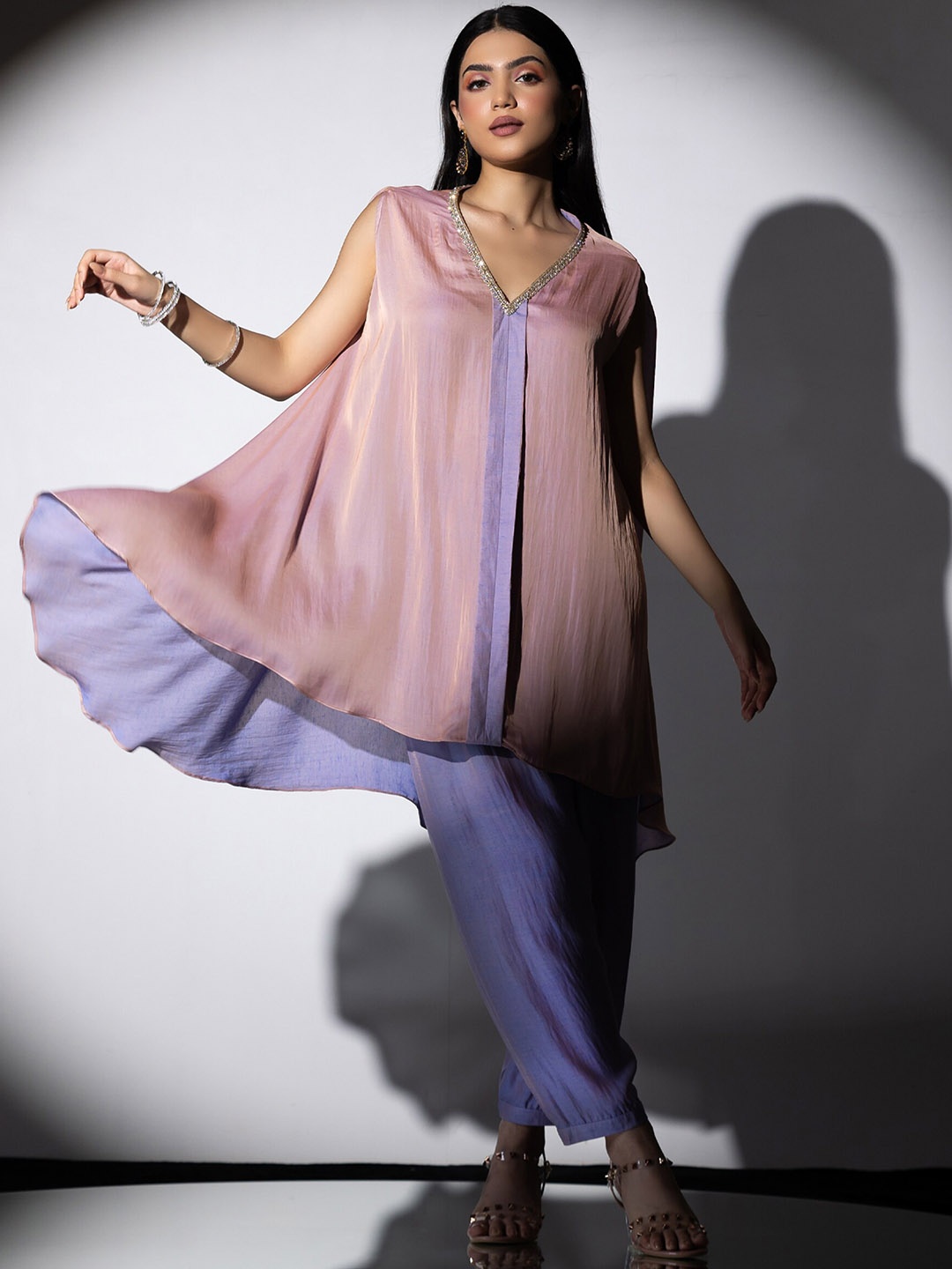 

Swtantra Gotta Patti A-Line Satin Kurta With Trouser, Peach