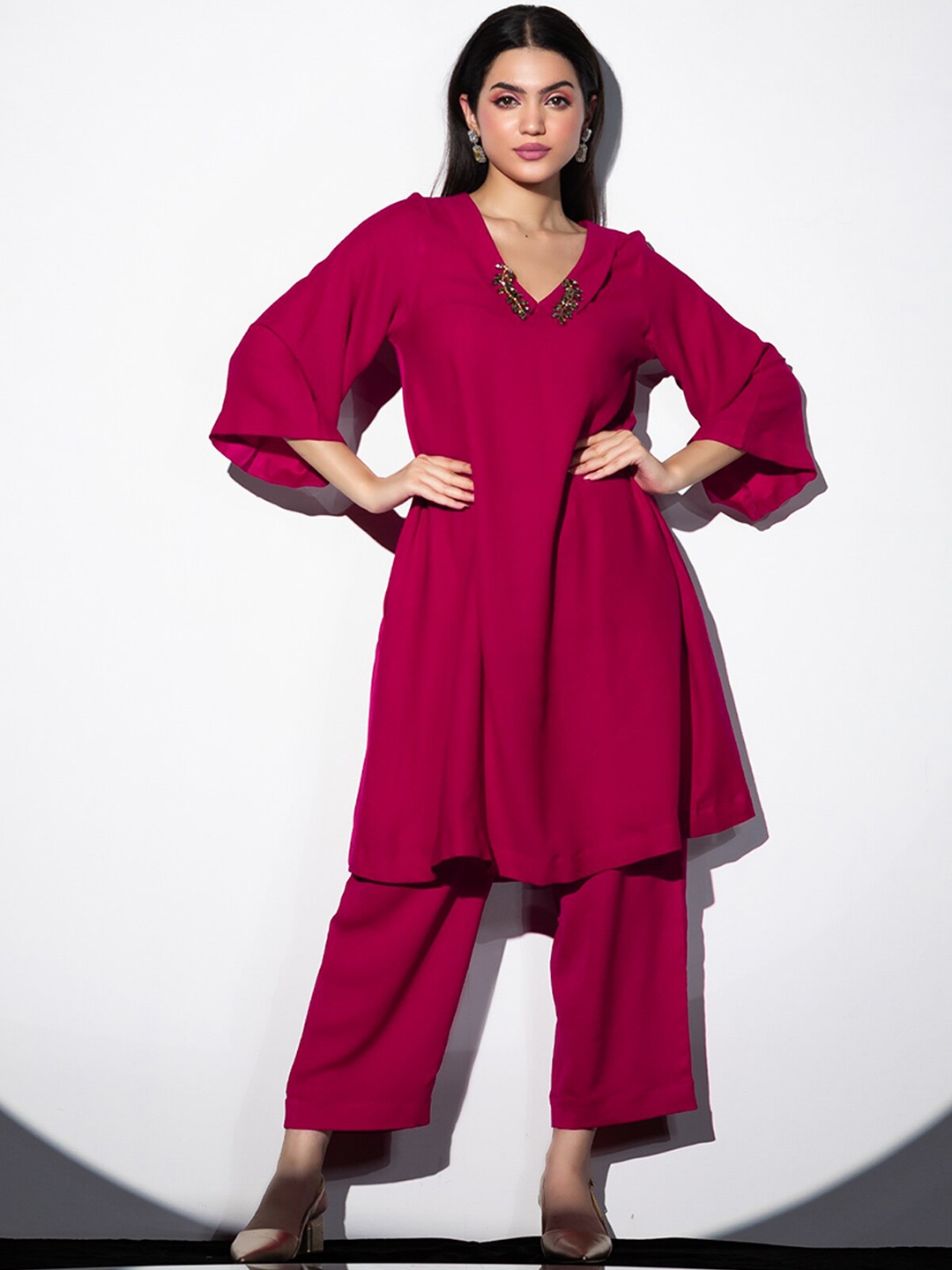 

Swtantra Beads & Stones Kurta With Trouser, Maroon