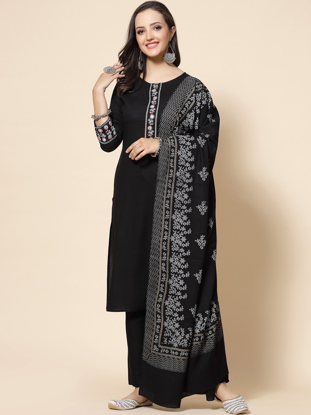 

JAIPURI BUNAAI Ethnic Motifs Embroidered Thread Work Kurta & Trousers With Dupatta, Black