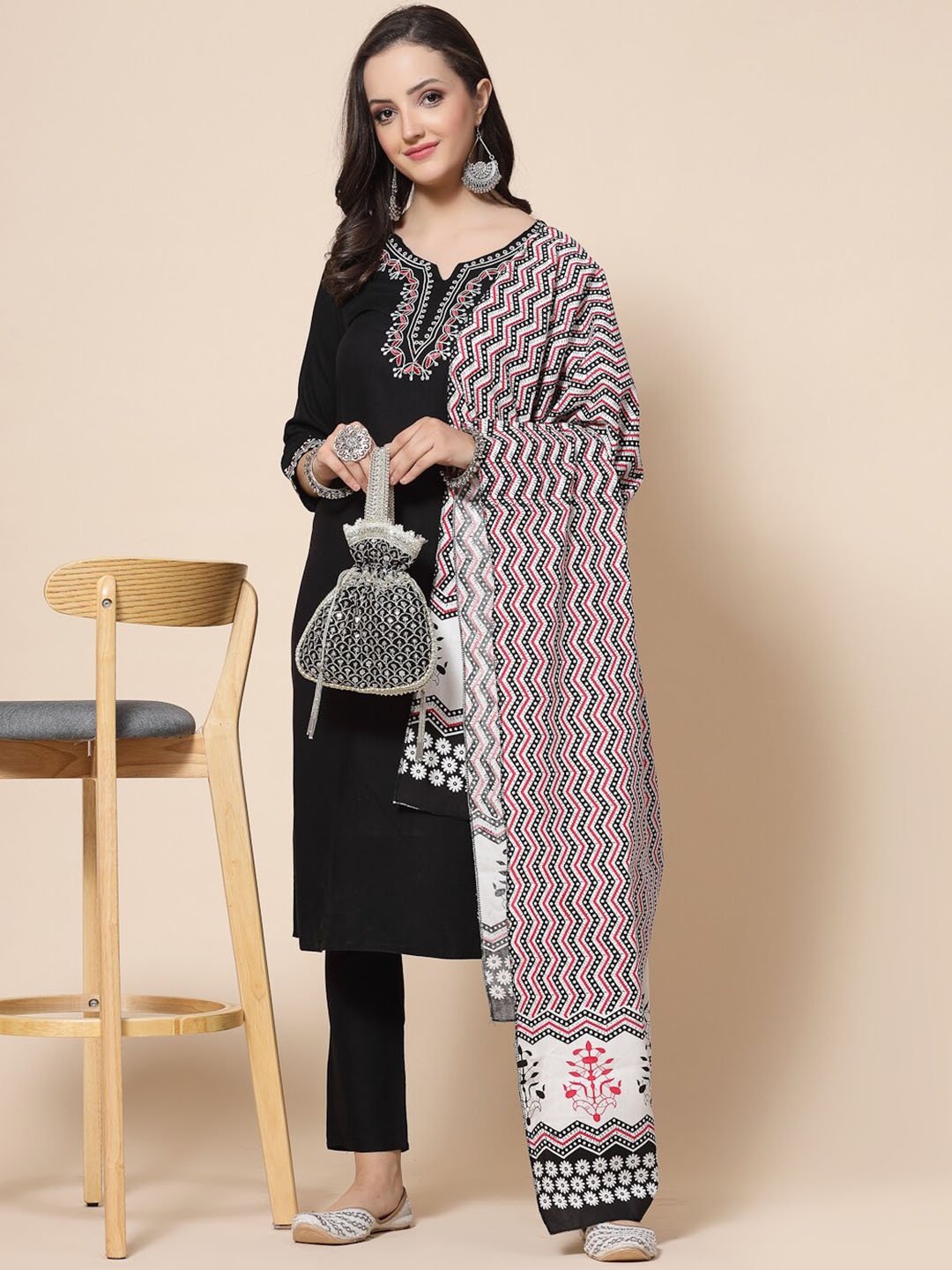 

JAIPURI BUNAAI Floral Embroidered Kurta & Trousers With Dupatta, Black