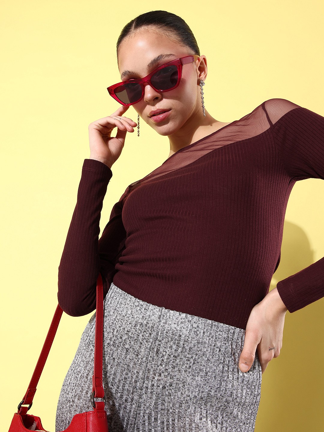 

The Roadster Lifestyle Co. Solid Regular Top, Maroon