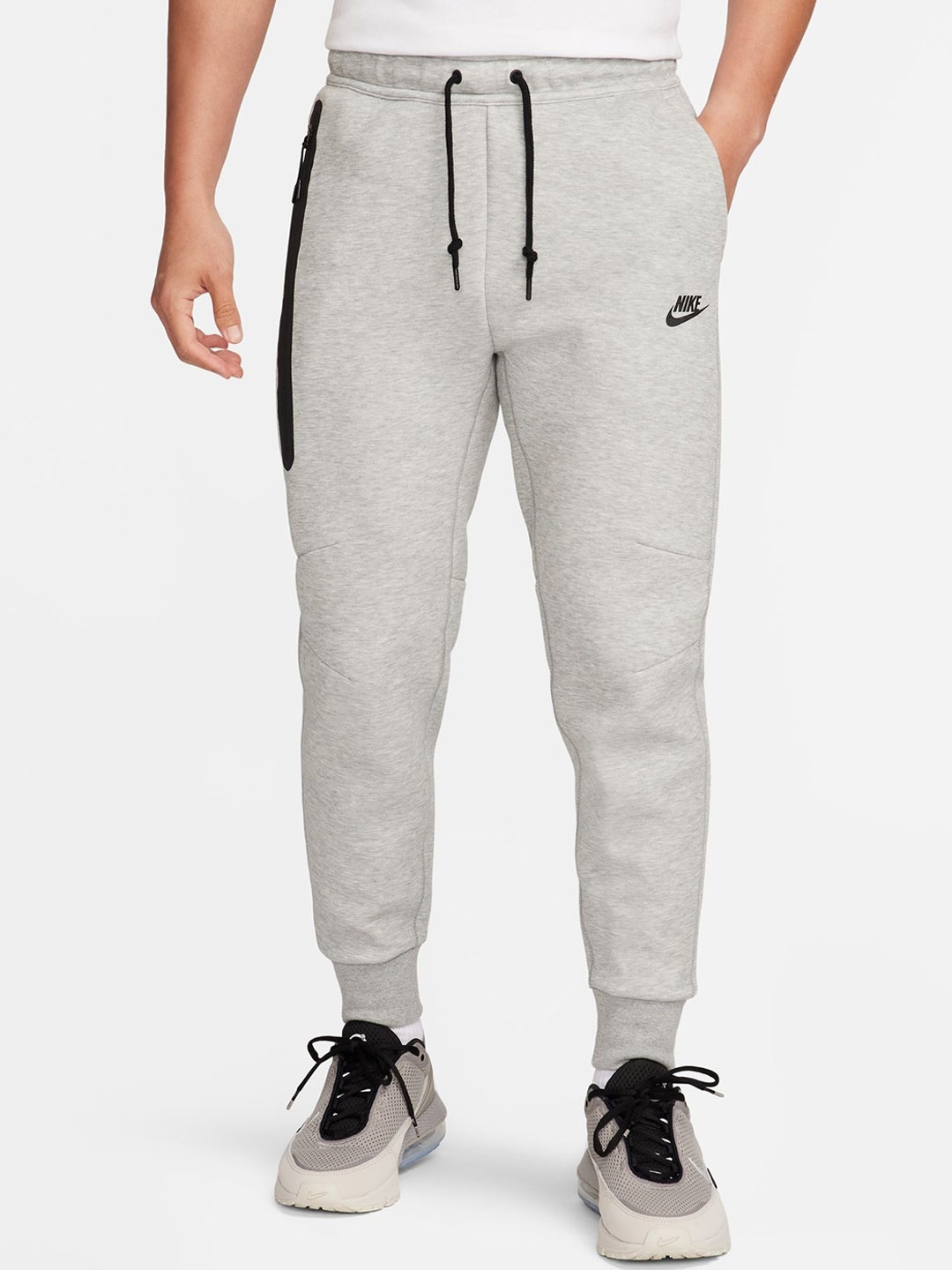 

Nike Men Grey Sportswear Tech Fleece Joggers